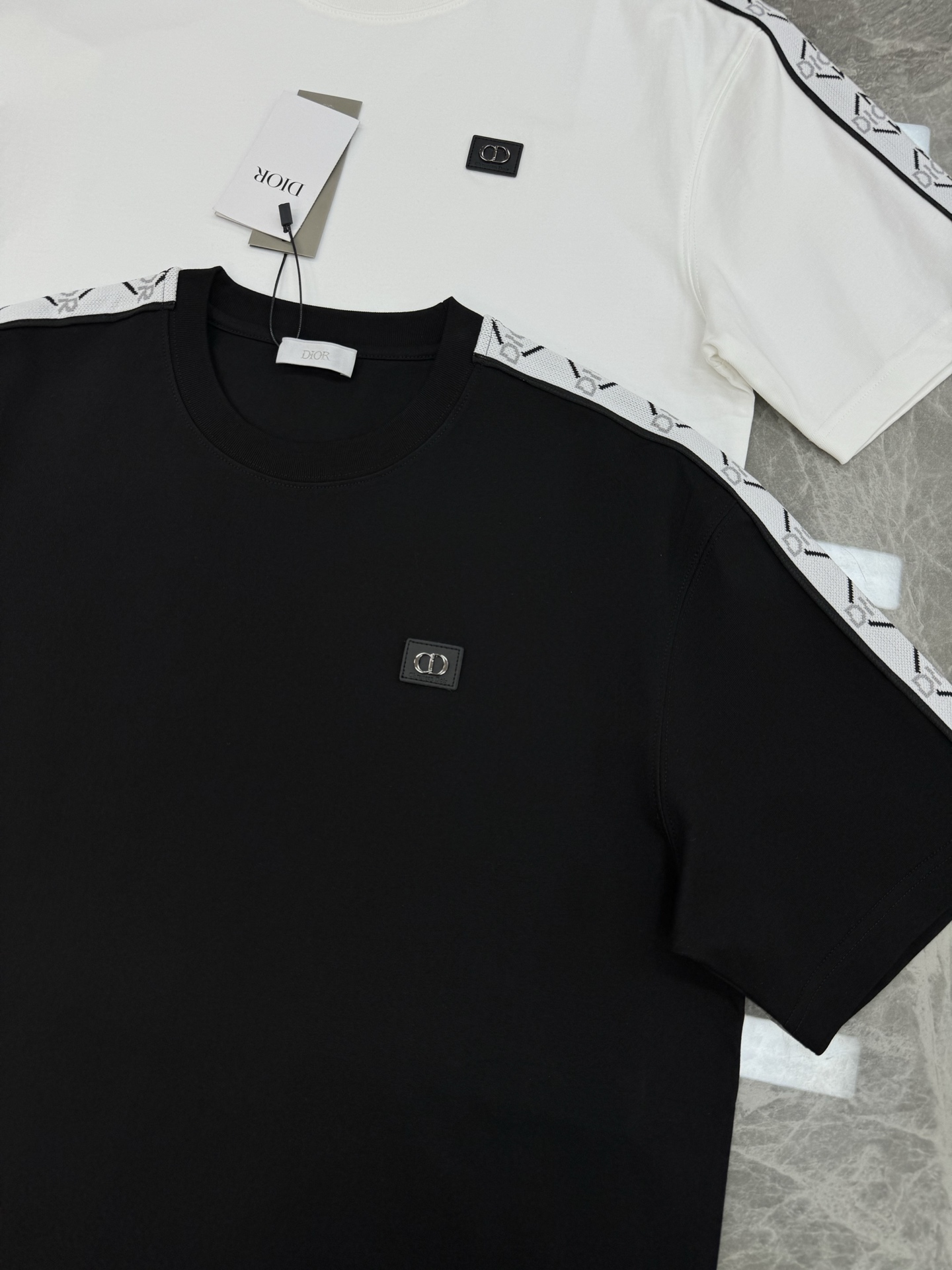 。🌾 Dio*r迪奥新款潮牌潮牌T恤.超高品”男女同款❤️休闲运动风格.经典大牌新推系列将条纹dior织