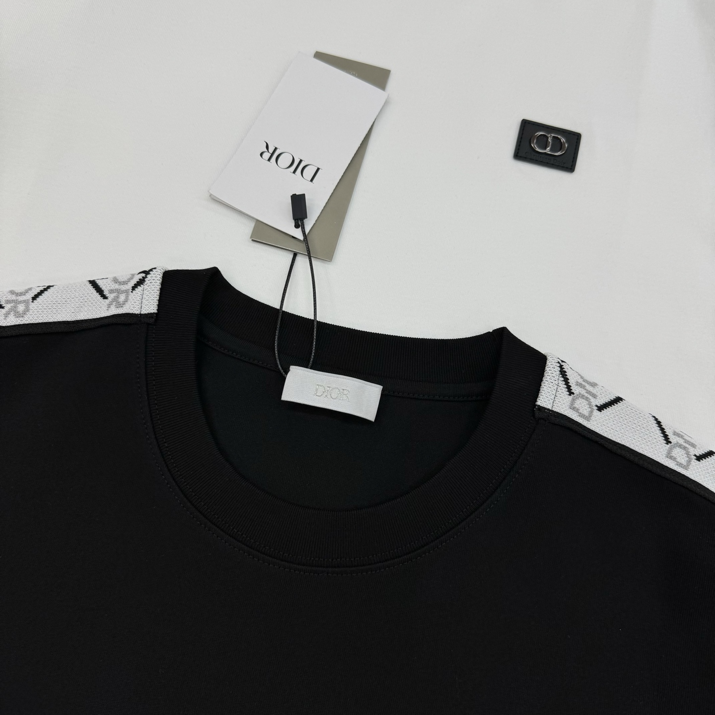 。🌾 Dio*r迪奥新款潮牌潮牌T恤.超高品”男女同款❤️休闲运动风格.经典大牌新推系列将条纹dior织