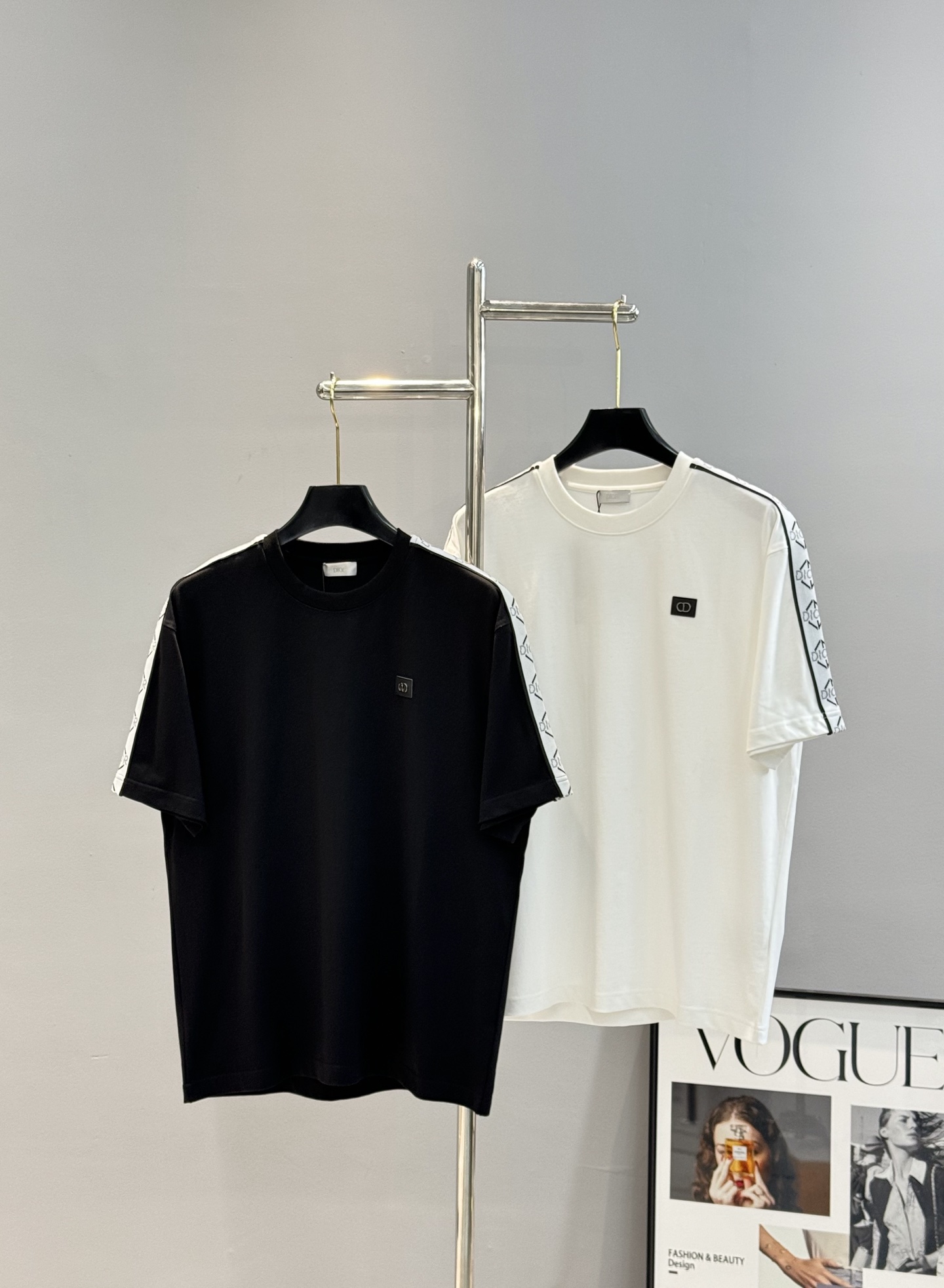 。🌾 Dio*r迪奥新款潮牌潮牌T恤.超高品”男女同款❤️休闲运动风格.经典大牌新推系列将条纹dior织