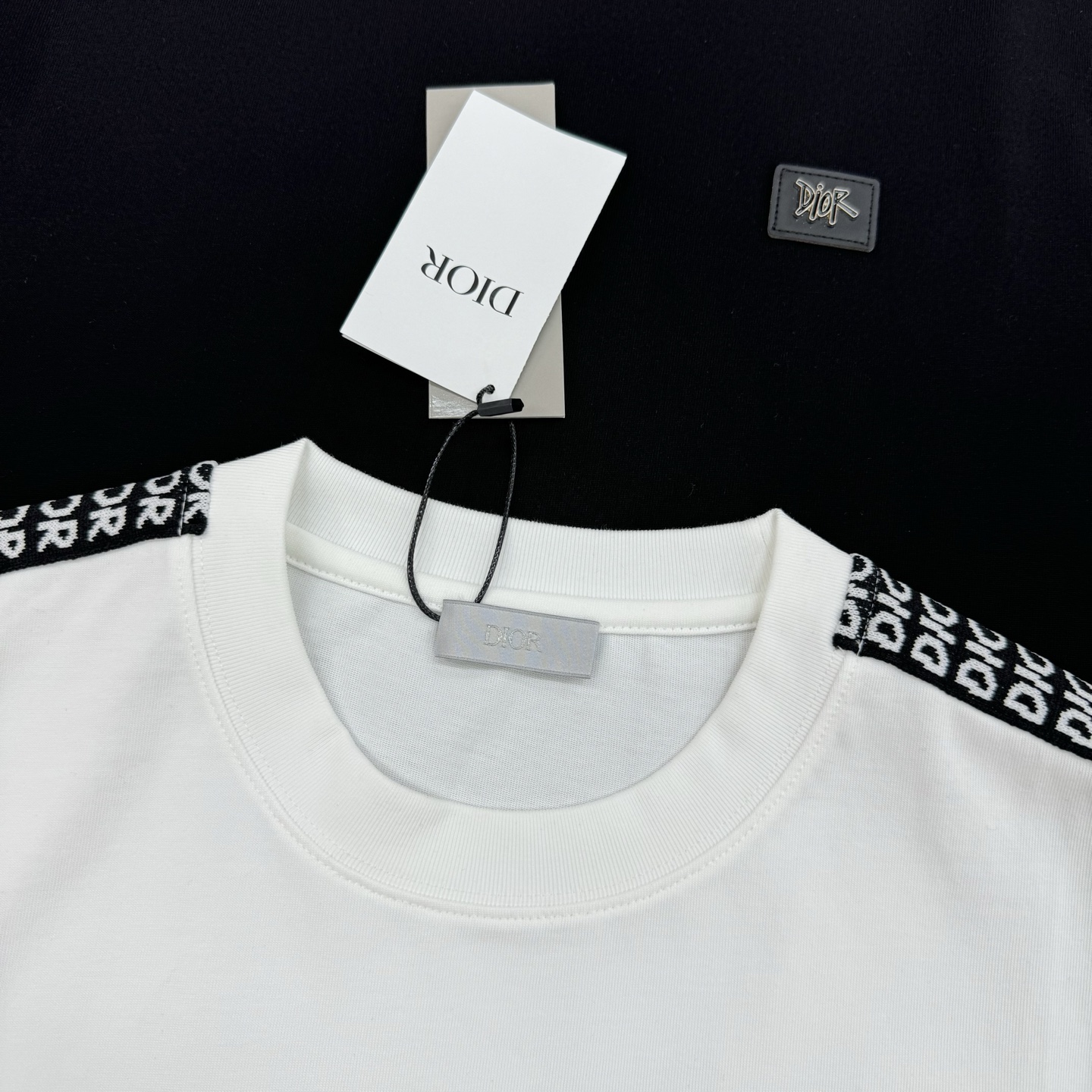 。🌾 Dio*r迪奥新款潮牌T恤.男女同款❤️休闲运动风格.经典大牌新推系列将条纹dior织带巧妙融入运