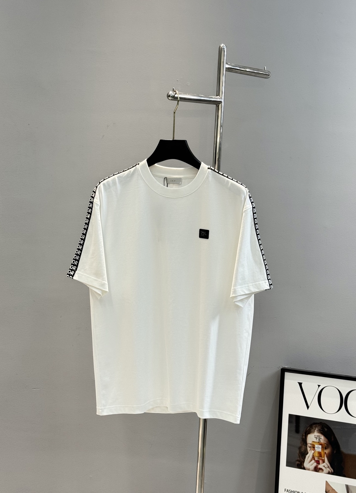 。🌾 Dio*r迪奥新款潮牌T恤.男女同款❤️休闲运动风格.经典大牌新推系列将条纹dior织带巧妙融入运