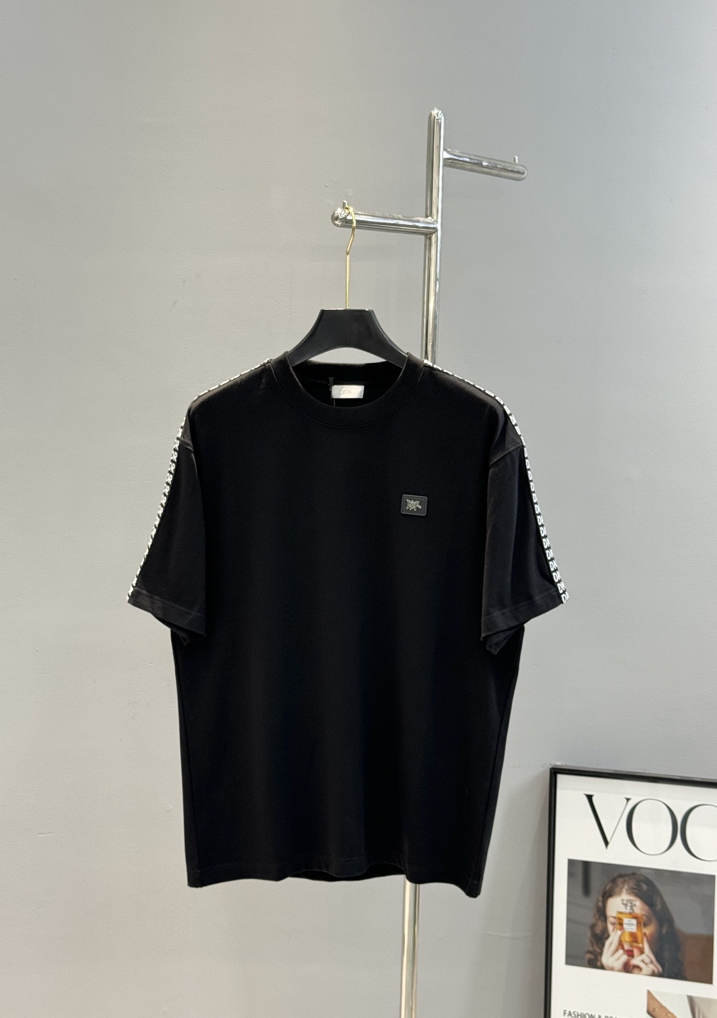 。🌾 Dio*r迪奥新款潮牌T恤.男女同款❤️休闲运动风格.经典大牌新推系列将条纹dior织带巧妙融入运