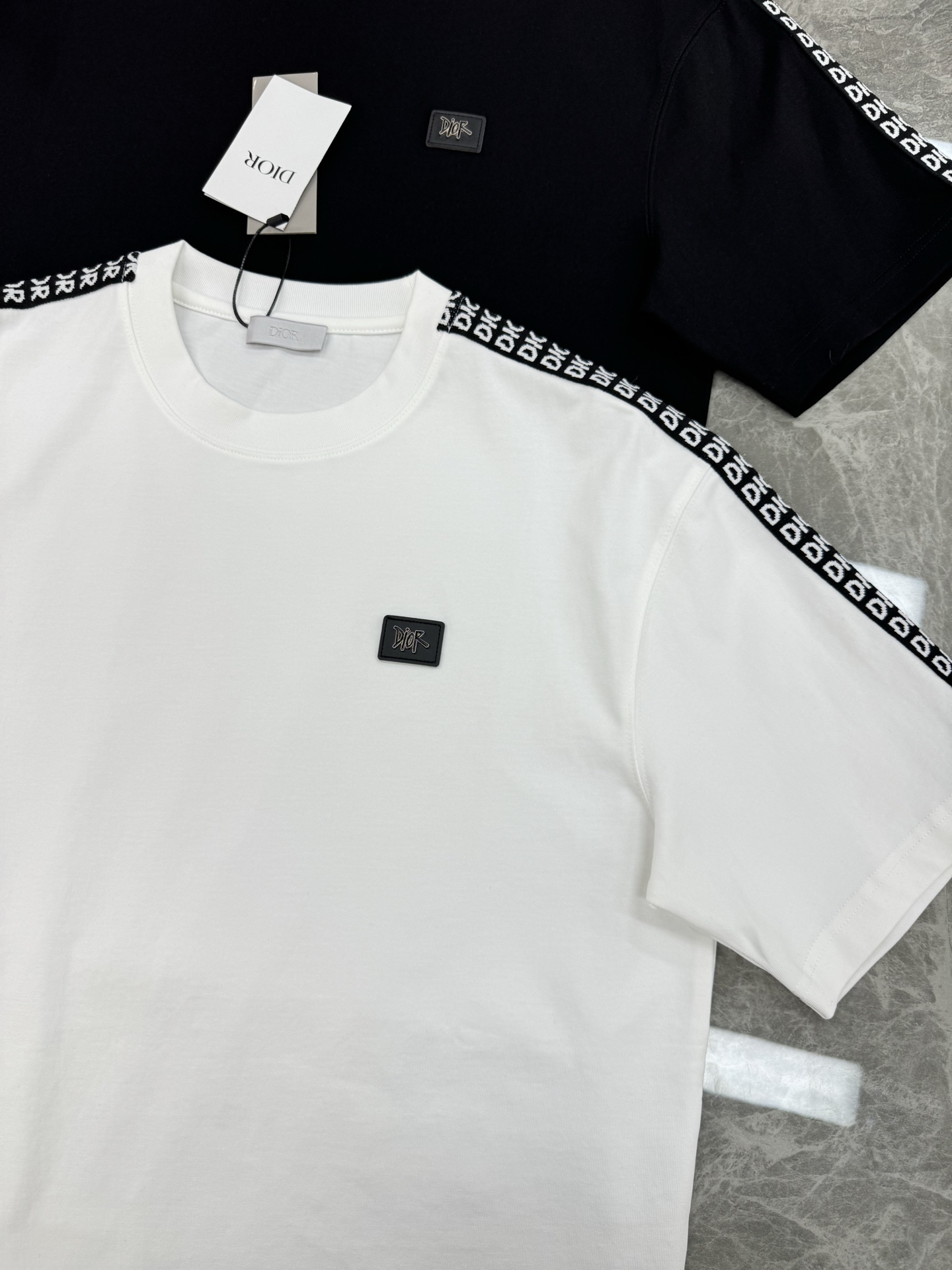 。🌾 Dio*r迪奥新款潮牌T恤.男女同款❤️休闲运动风格.经典大牌新推系列将条纹dior织带巧妙融入运