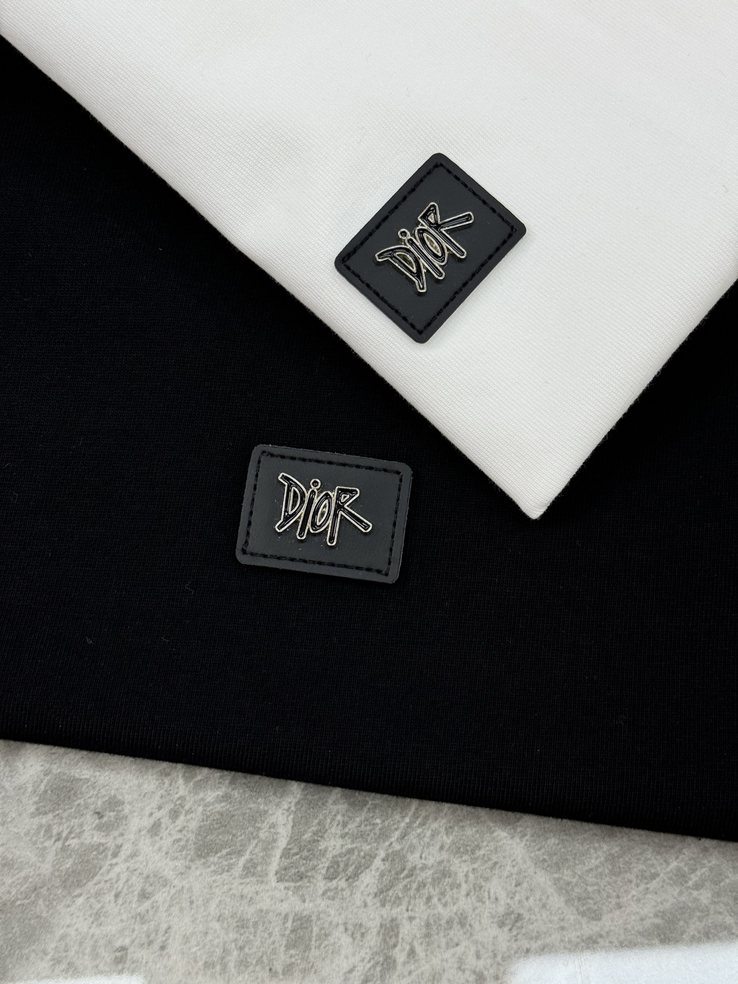 。🌾 Dio*r迪奥新款潮牌T恤.男女同款❤️休闲运动风格.经典大牌新推系列将条纹dior织带巧妙融入运