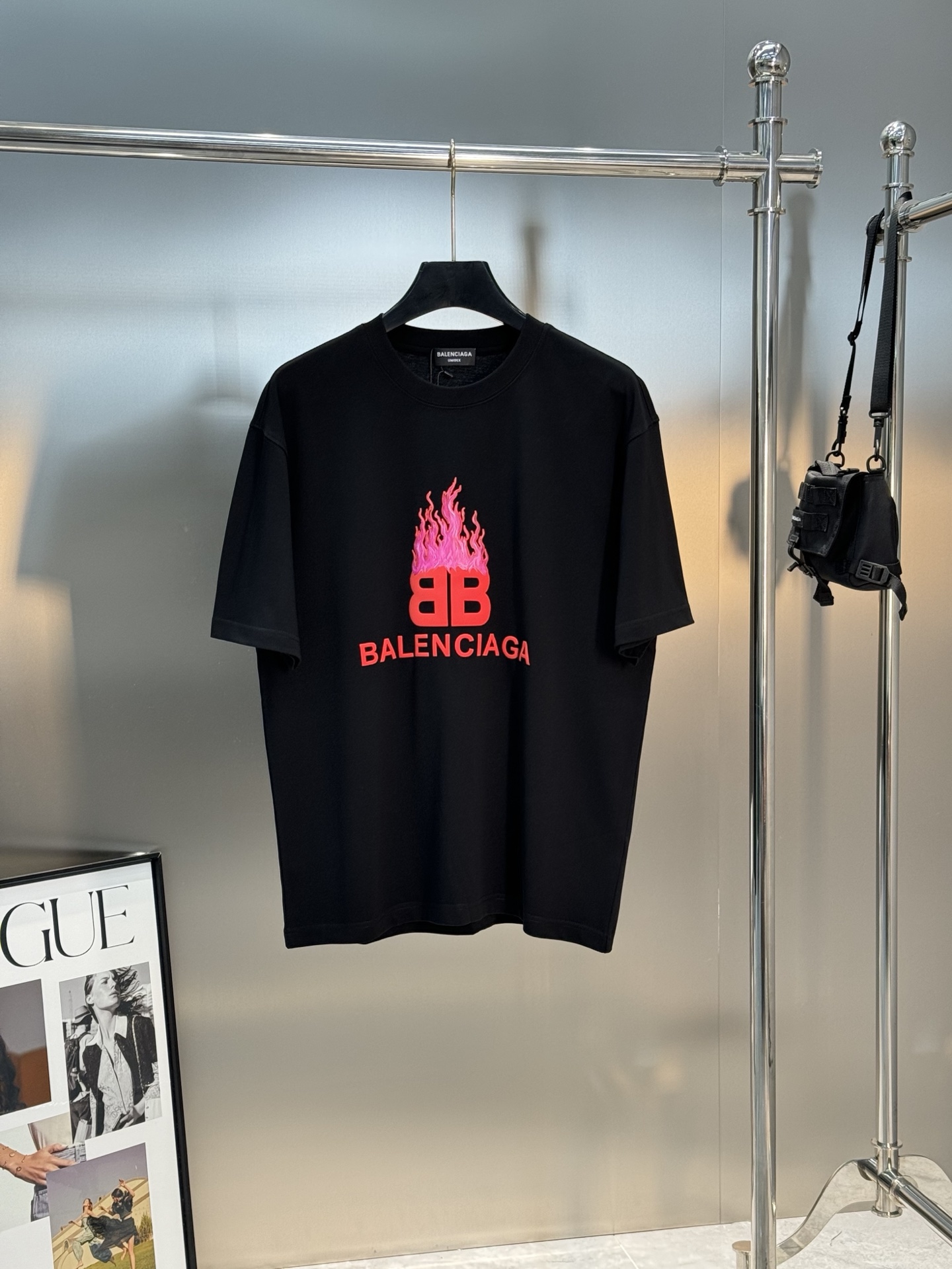 。🌾 BALENCIAG*巴黎世家新款潮牌T恤.男女同款推荐！优选280g纯棉面料，柔软舒适.透气吸汗.