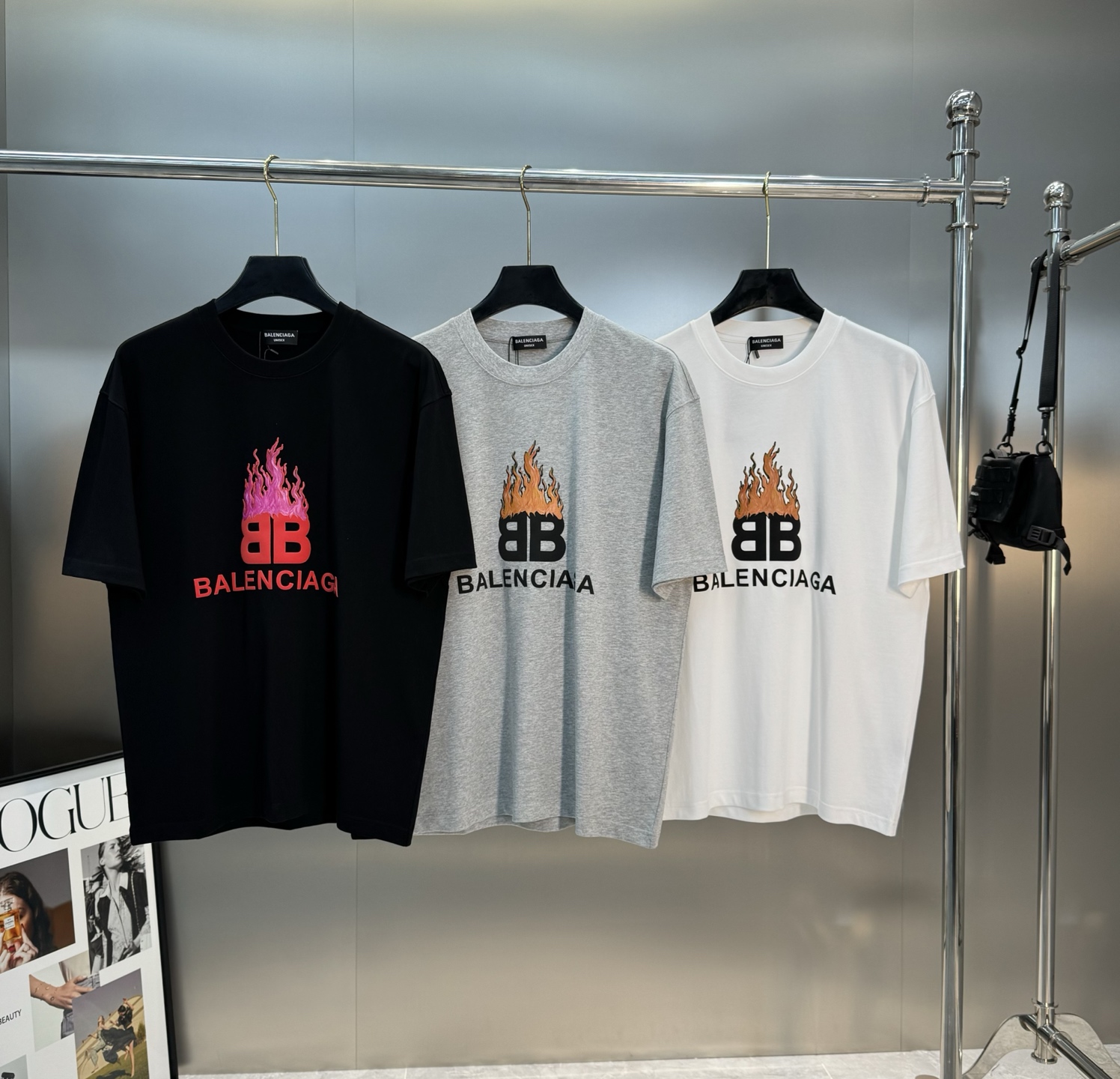 。🌾 BALENCIAG*巴黎世家新款潮牌T恤.男女同款推荐！优选280g纯棉面料，柔软舒适.透气吸汗.