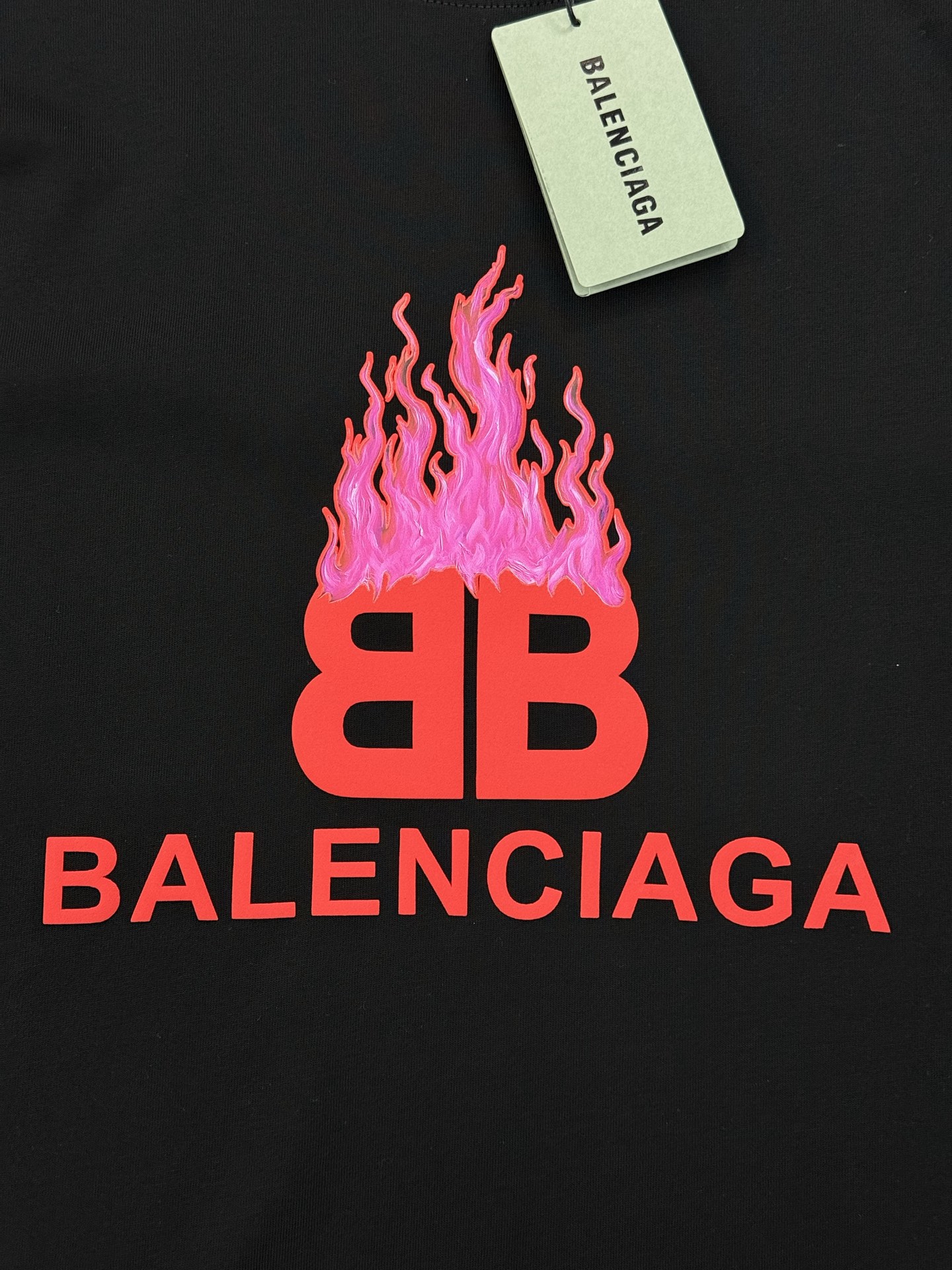 。🌾 BALENCIAG*巴黎世家新款潮牌T恤.男女同款推荐！优选280g纯棉面料，柔软舒适.透气吸汗.