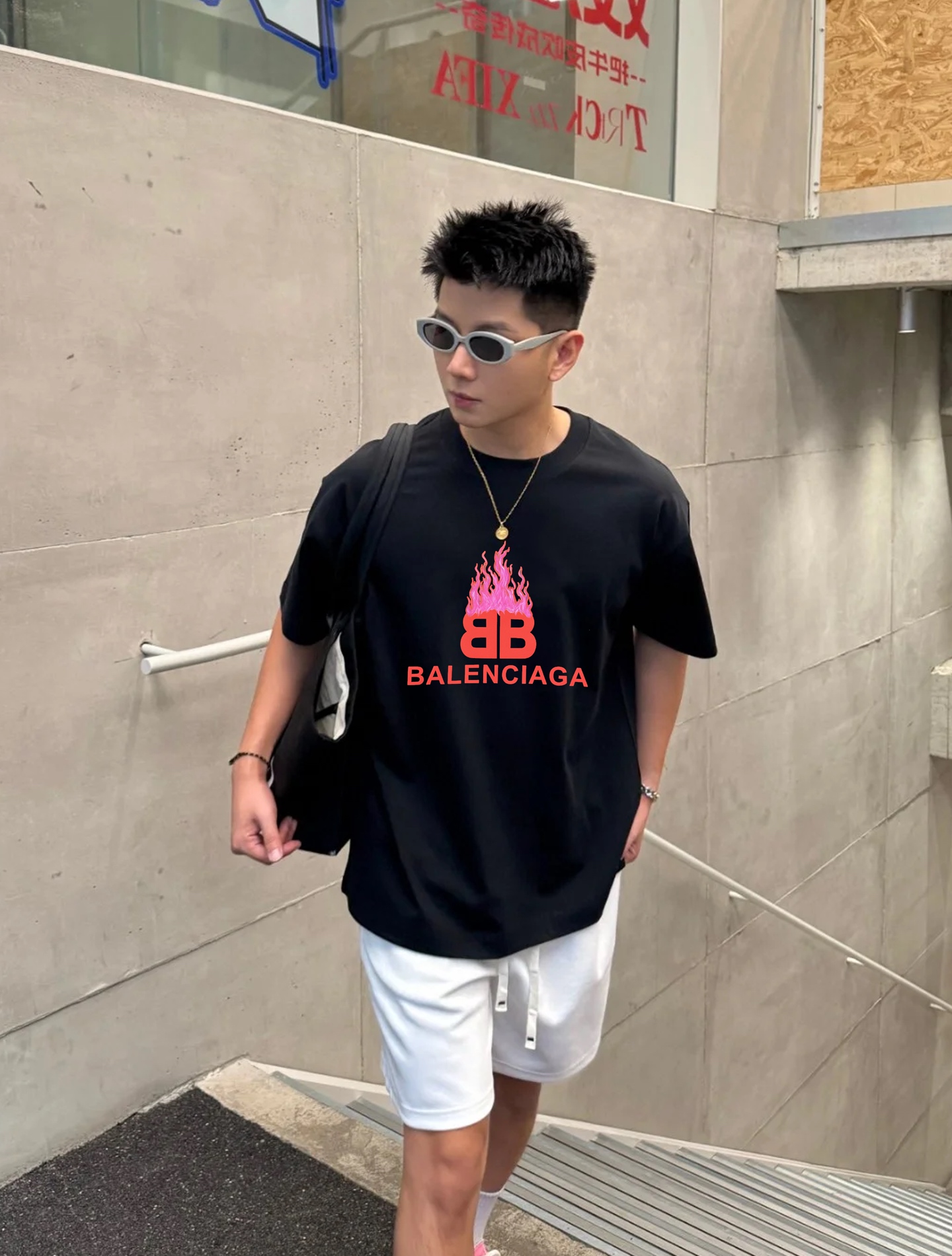 。🌾 BALENCIAG*巴黎世家新款潮牌T恤.男女同款推荐！优选280g纯棉面料，柔软舒适.透气吸汗.