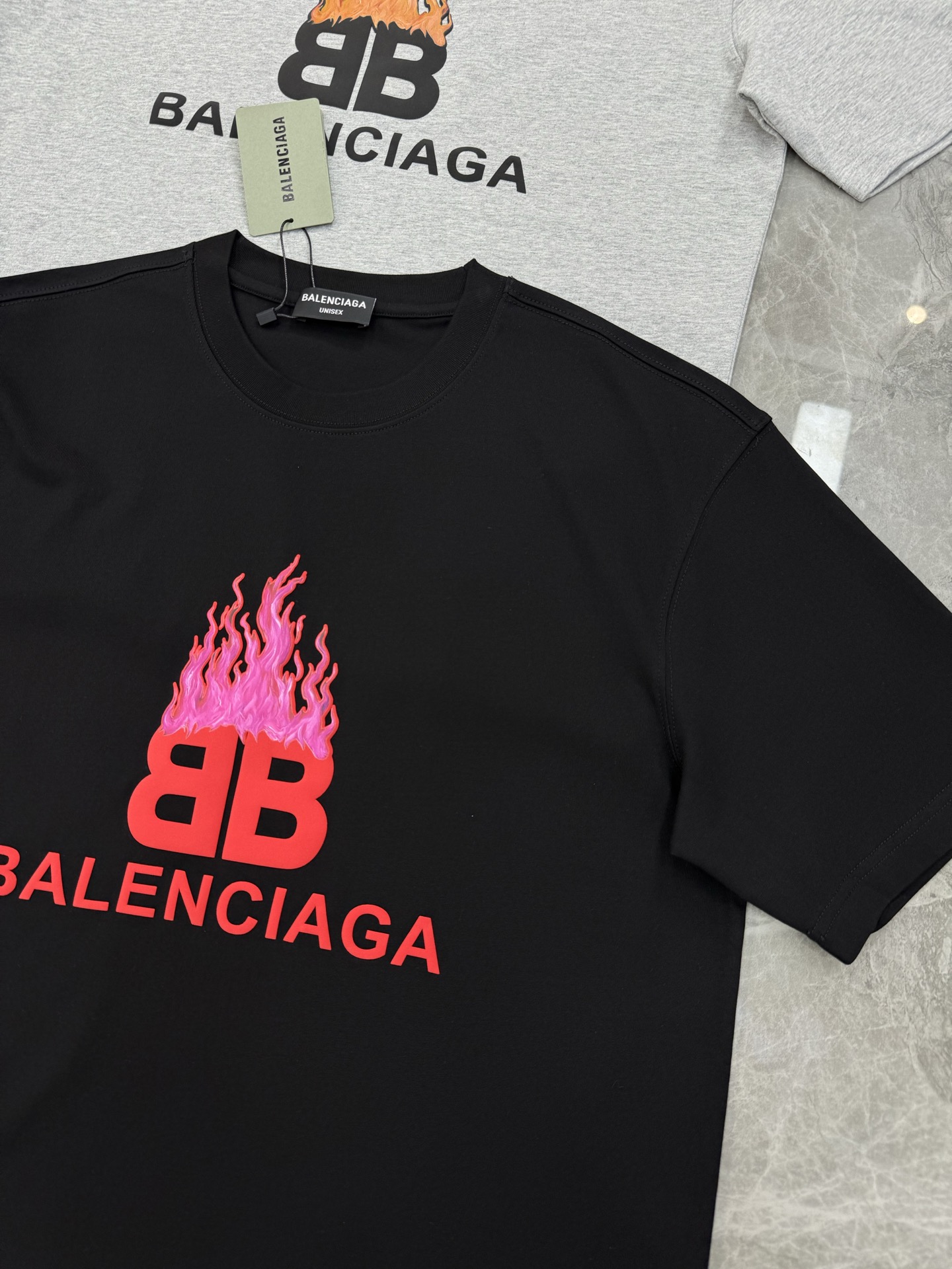 。🌾 BALENCIAG*巴黎世家新款潮牌T恤.男女同款推荐！优选280g纯棉面料，柔软舒适.透气吸汗.