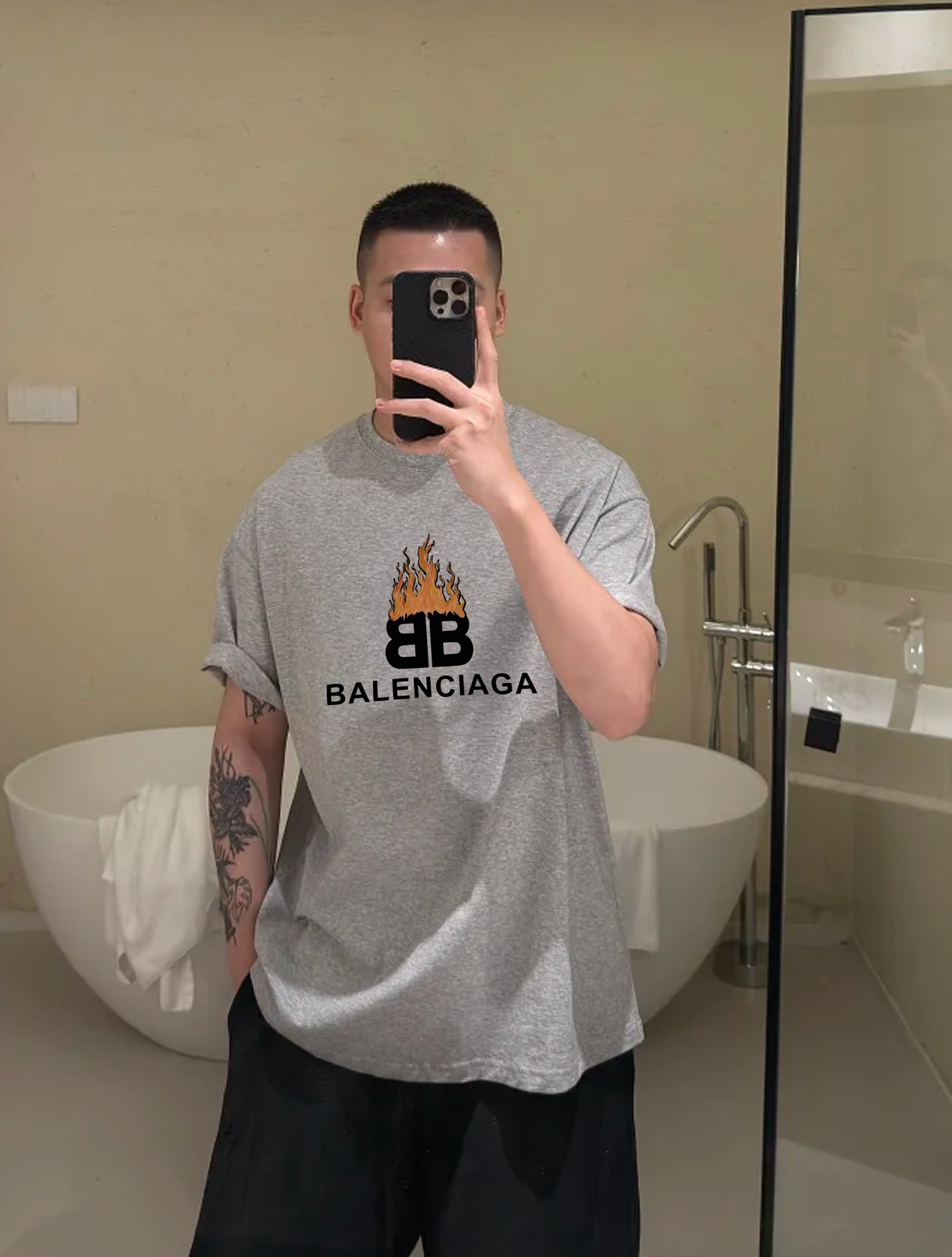 。🌾 BALENCIAG*巴黎世家新款潮牌T恤.男女同款推荐！优选280g纯棉面料，柔软舒适.透气吸汗.