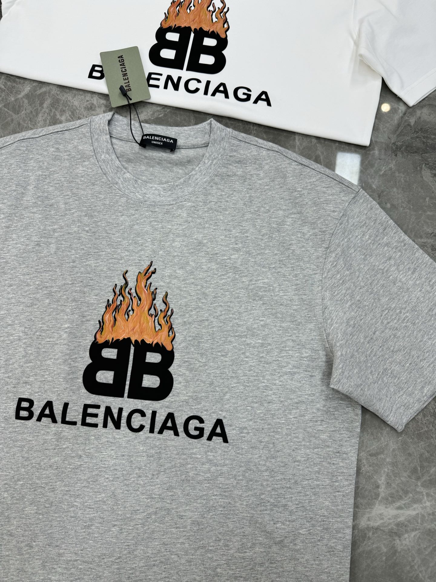 。🌾 BALENCIAG*巴黎世家新款潮牌T恤.男女同款推荐！优选280g纯棉面料，柔软舒适.透气吸汗.