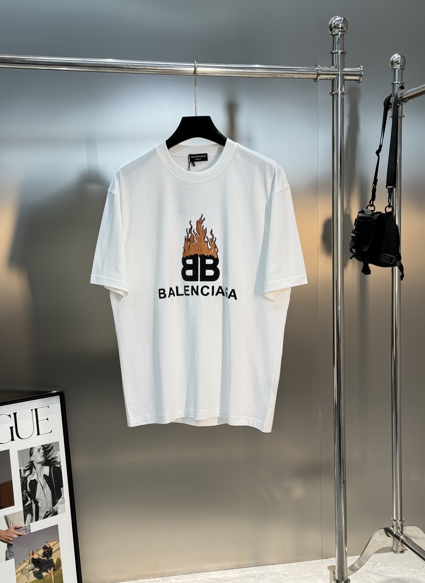 。🌾 BALENCIAG*巴黎世家新款潮牌T恤.男女同款推荐！优选280g纯棉面料，柔软舒适.透气吸汗.