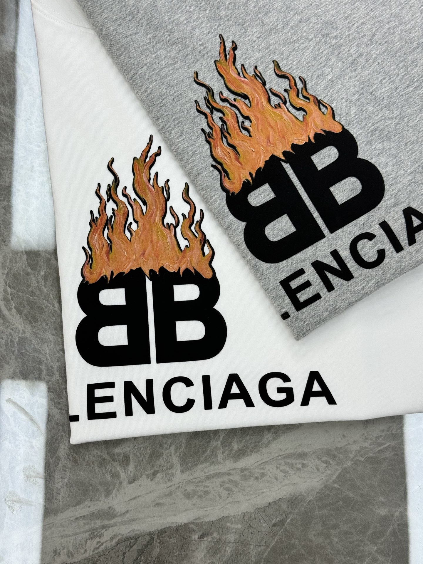 。🌾 BALENCIAG*巴黎世家新款潮牌T恤.男女同款推荐！优选280g纯棉面料，柔软舒适.透气吸汗.