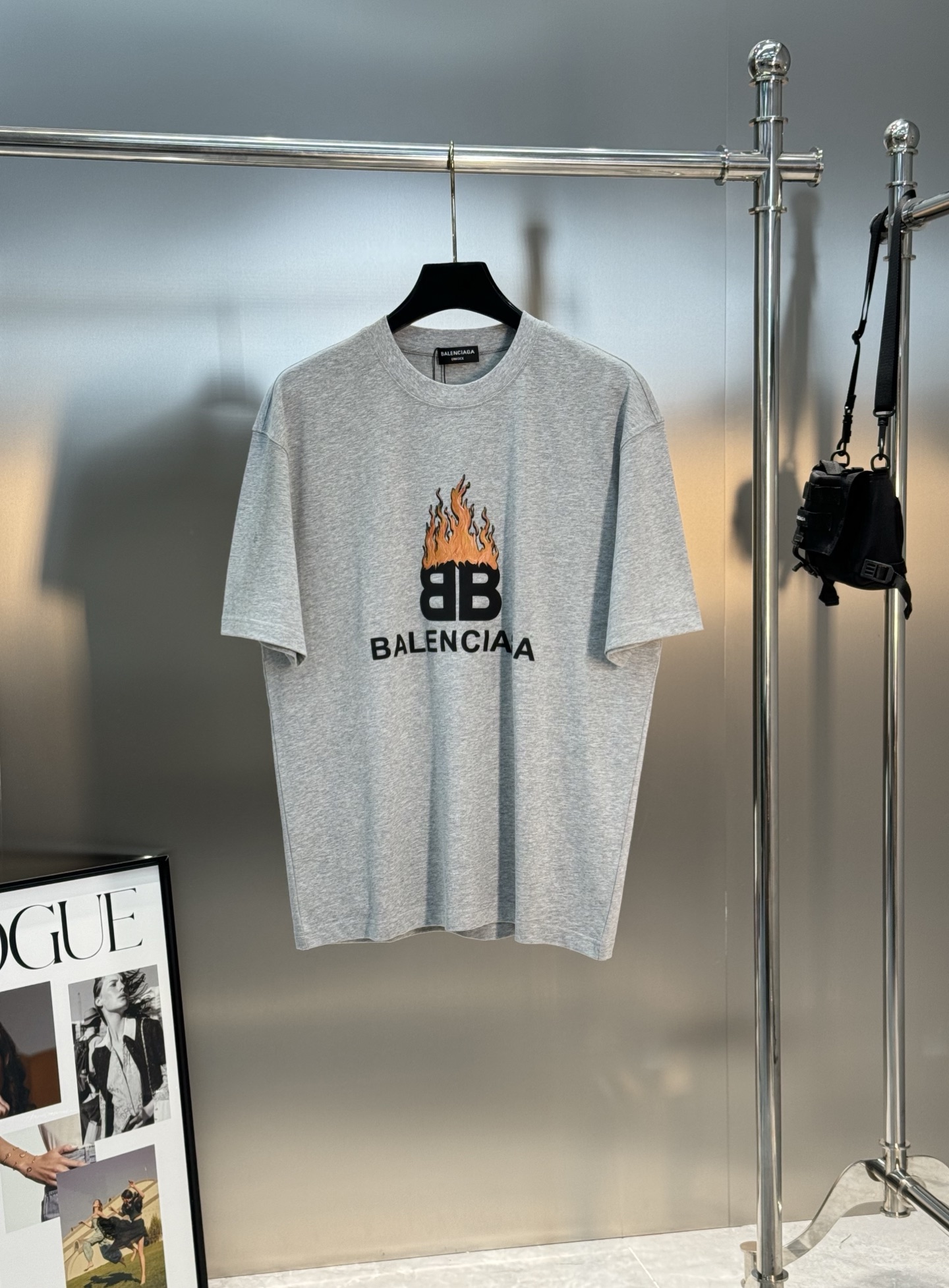 。🌾 BALENCIAG*巴黎世家新款潮牌T恤.男女同款推荐！优选280g纯棉面料，柔软舒适.透气吸汗.