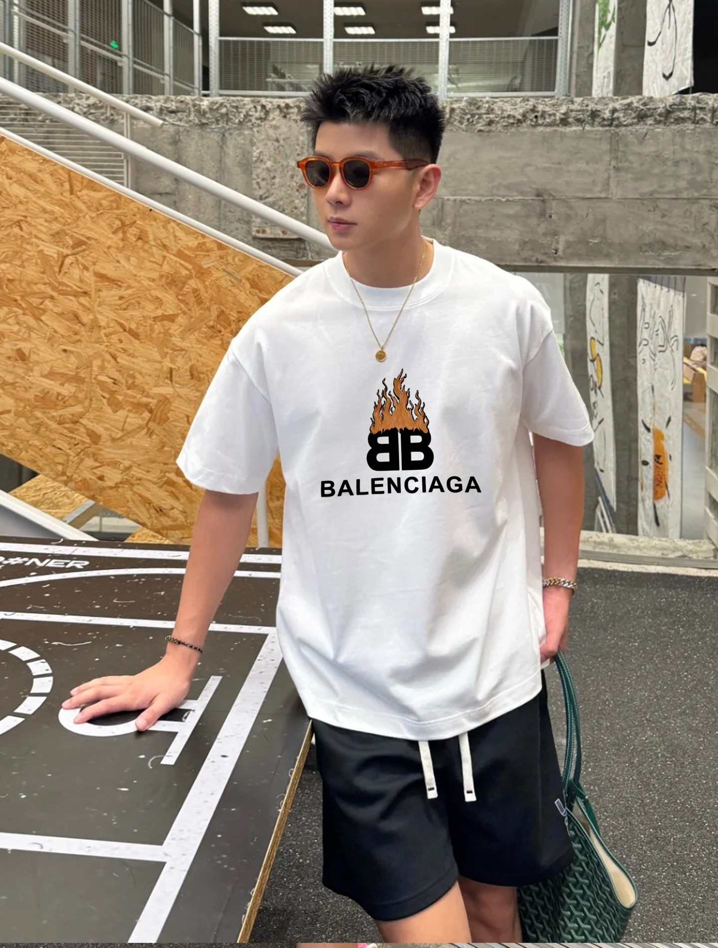 。🌾 BALENCIAG*巴黎世家新款潮牌T恤.男女同款推荐！优选280g纯棉面料，柔软舒适.透气吸汗.
