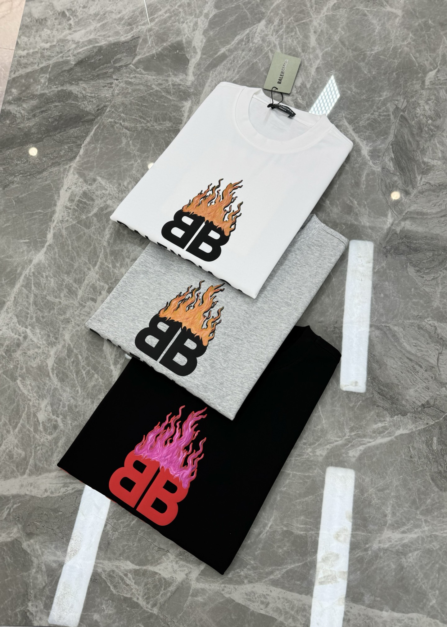 。🌾 BALENCIAG*巴黎世家新款潮牌T恤.男女同款推荐！优选280g纯棉面料，柔软舒适.透气吸汗.