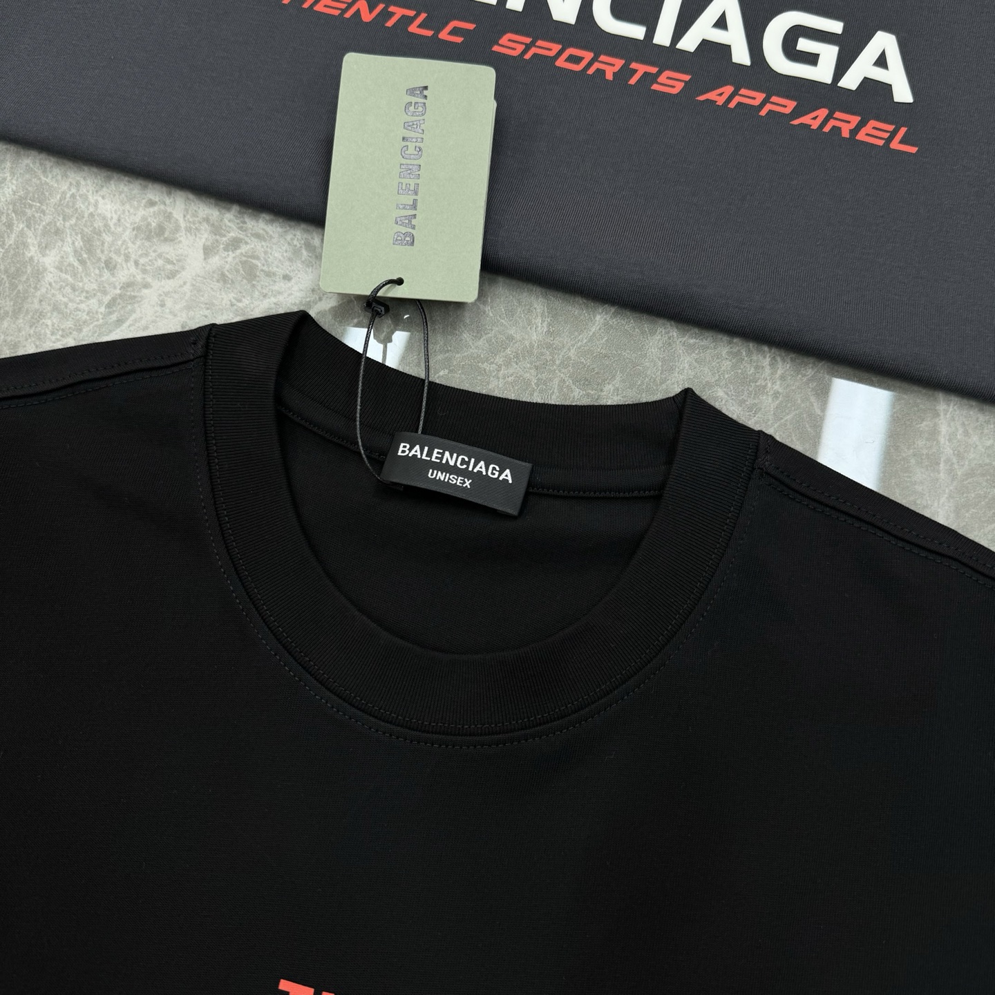 。🌾 Balenciag*巴黎世家新款潮牌T恤.男女同款！os版型真的很迷人.品牌图形字母烫画设计.双面