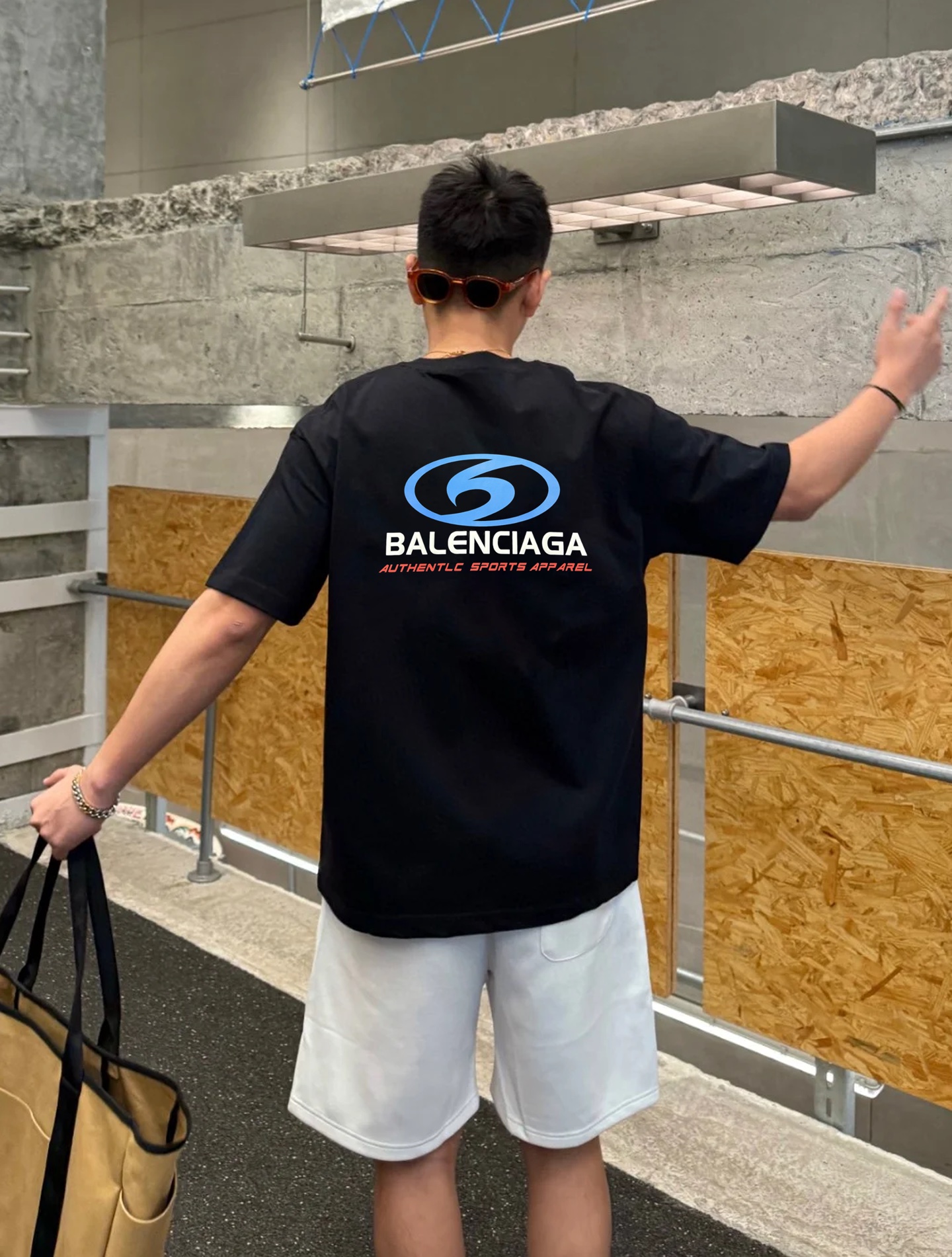 。🌾 Balenciag*巴黎世家新款潮牌T恤.男女同款！os版型真的很迷人.品牌图形字母烫画设计.双面