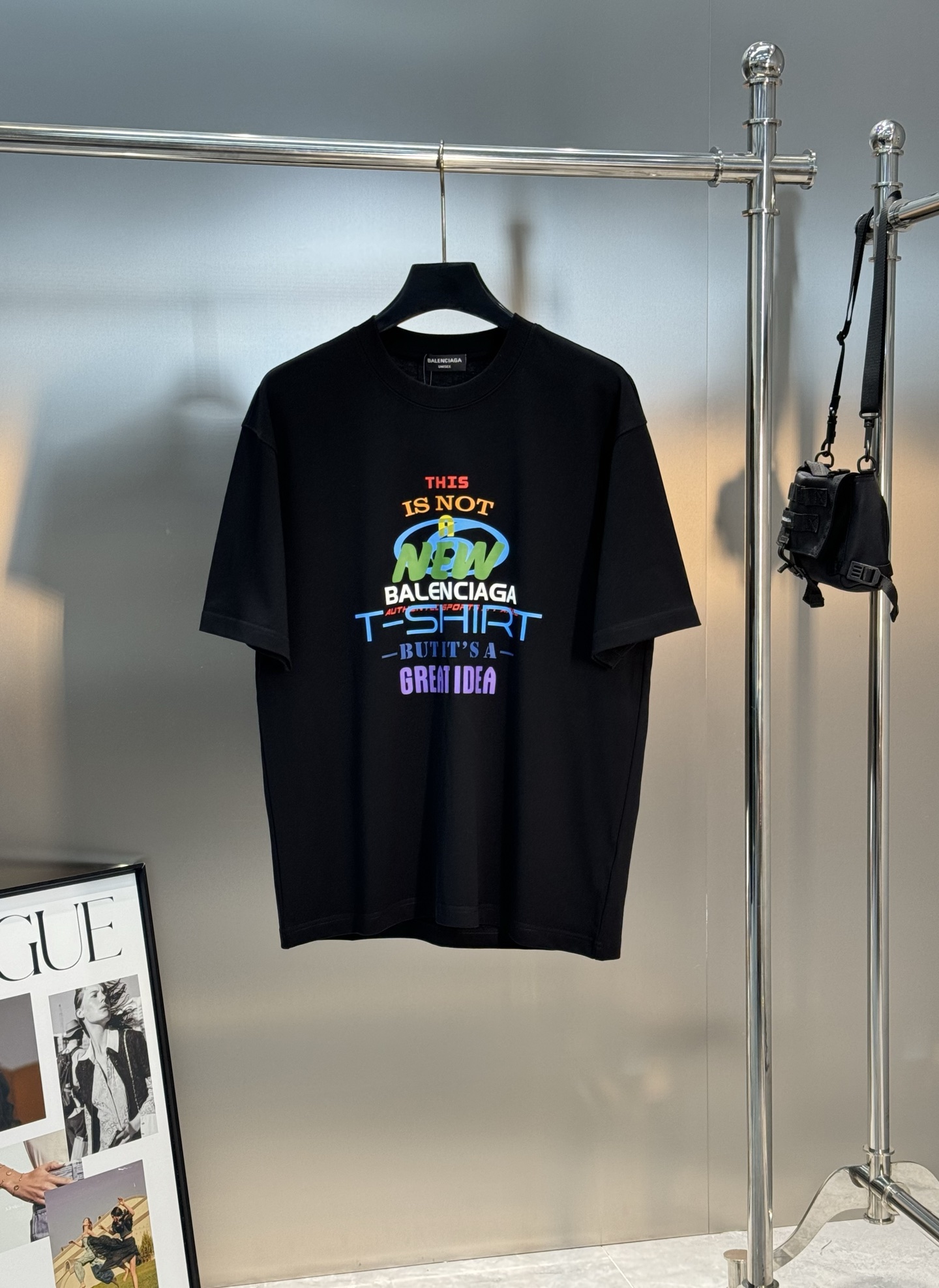 。🌾 Balenciag*巴黎世家新款潮牌T恤.男女同款！os版型真的很迷人.品牌图形字母烫画设计.双面