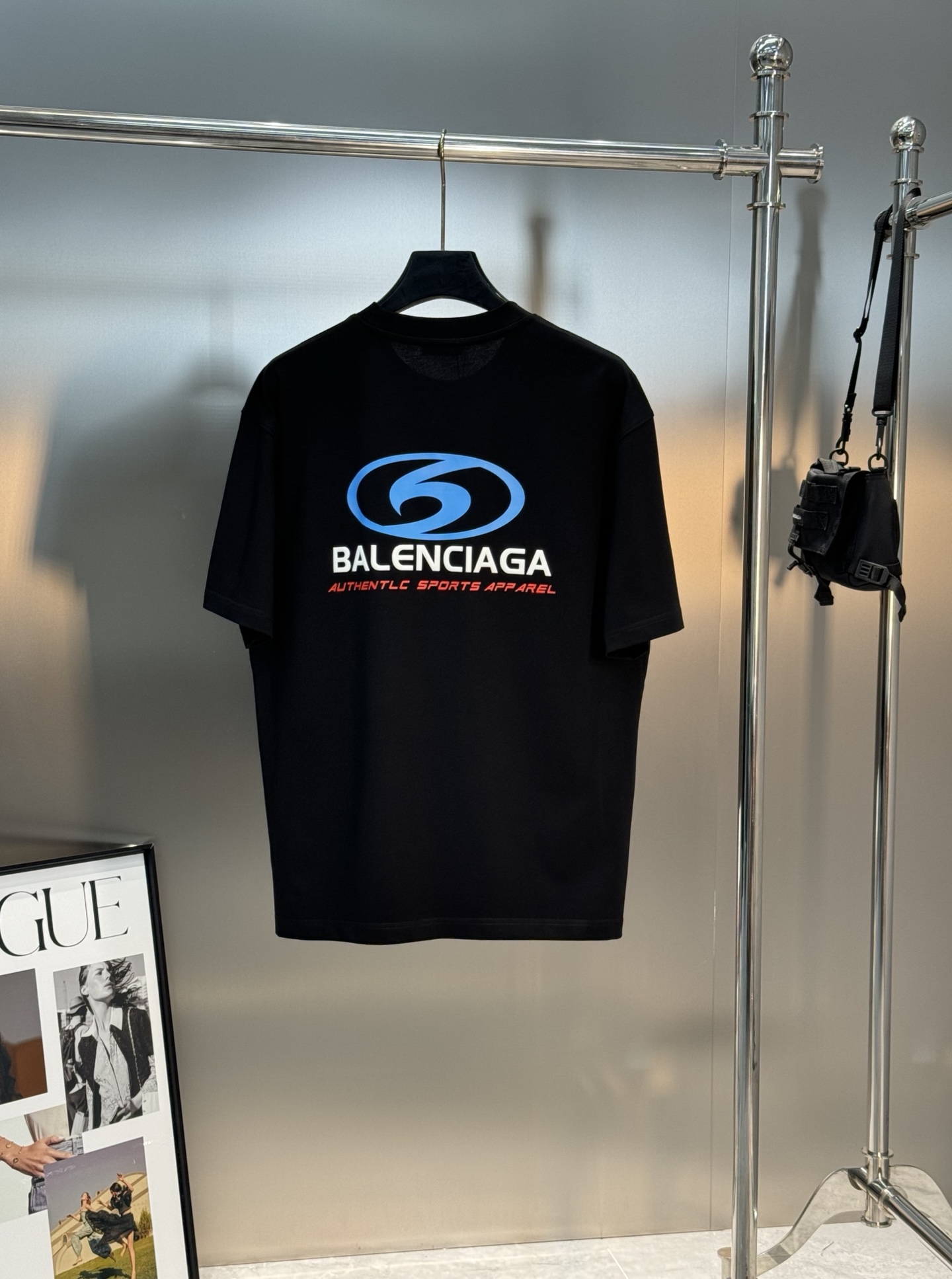 。🌾 Balenciag*巴黎世家新款潮牌T恤.男女同款！os版型真的很迷人.品牌图形字母烫画设计.双面