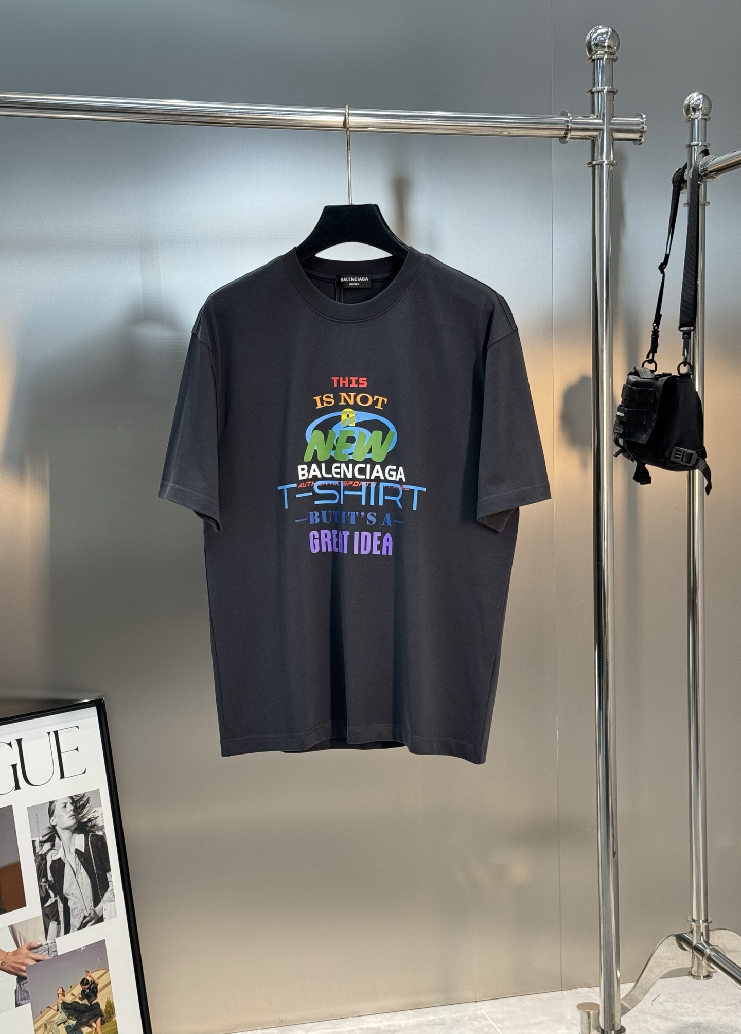 。🌾 Balenciag*巴黎世家新款潮牌T恤.男女同款！os版型真的很迷人.品牌图形字母烫画设计.双面