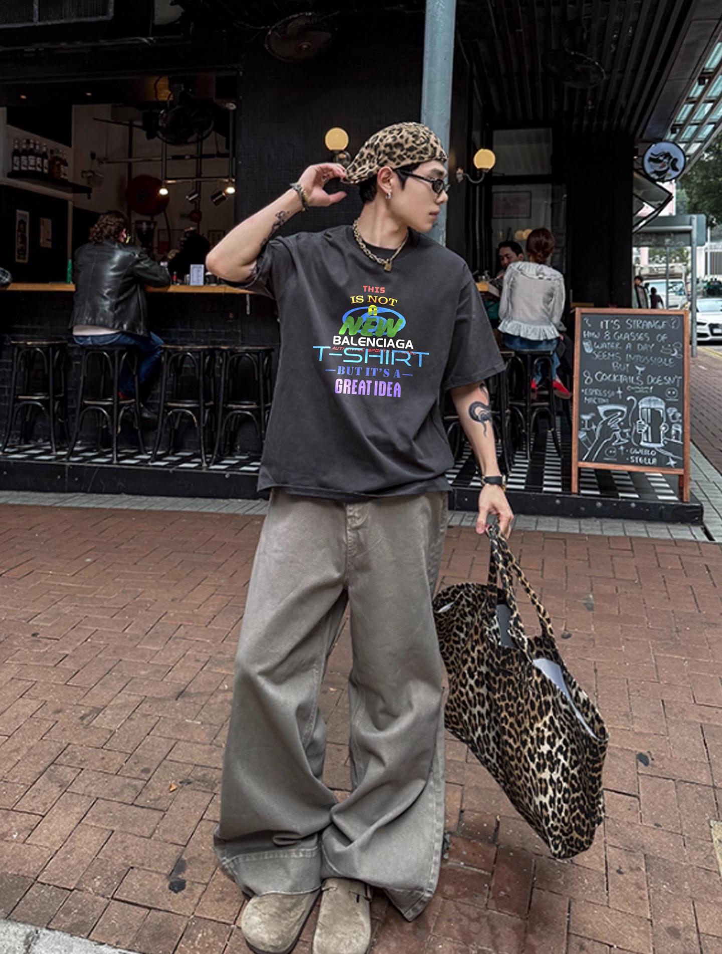 。🌾 Balenciag*巴黎世家新款潮牌T恤.男女同款！os版型真的很迷人.品牌图形字母烫画设计.双面