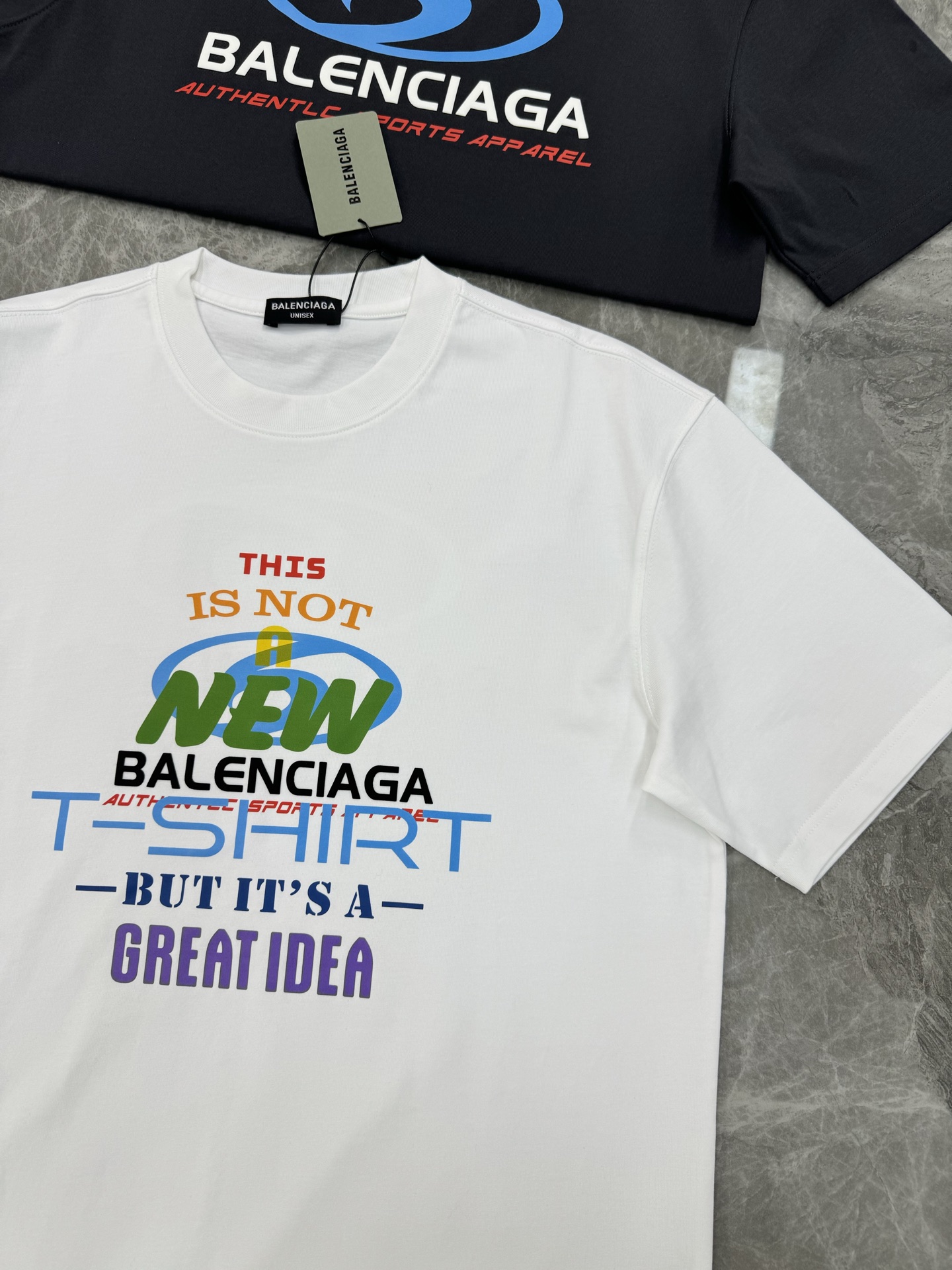 。🌾 Balenciag*巴黎世家新款潮牌T恤.男女同款！os版型真的很迷人.品牌图形字母烫画设计.双面