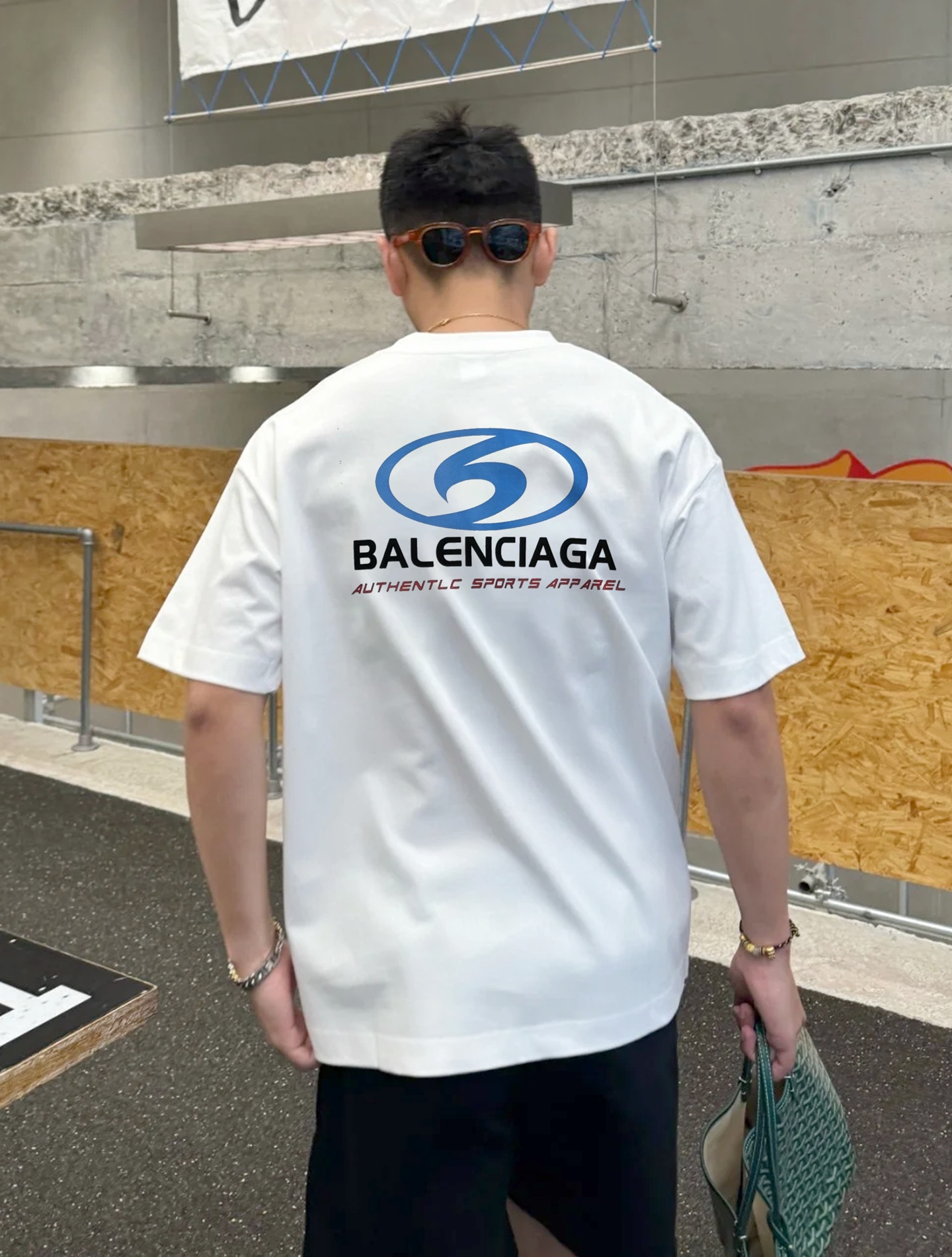 。🌾 Balenciag*巴黎世家新款潮牌T恤.男女同款！os版型真的很迷人.品牌图形字母烫画设计.双面