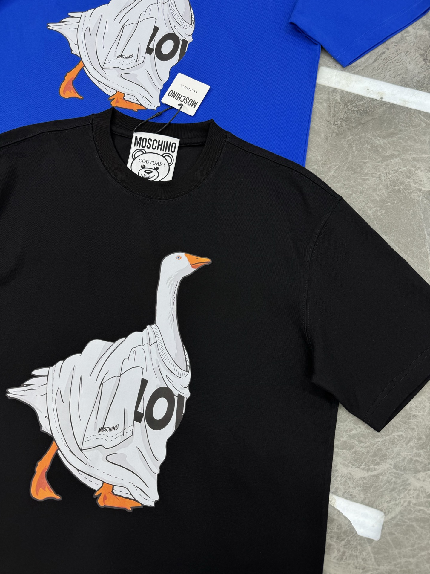 。🌾 MOSCHIN*莫斯奇诺*新品🆕潮牌情侣款T恤.原单推荐！大白鹅品牌潮流.街头风的新纪…整体图形质