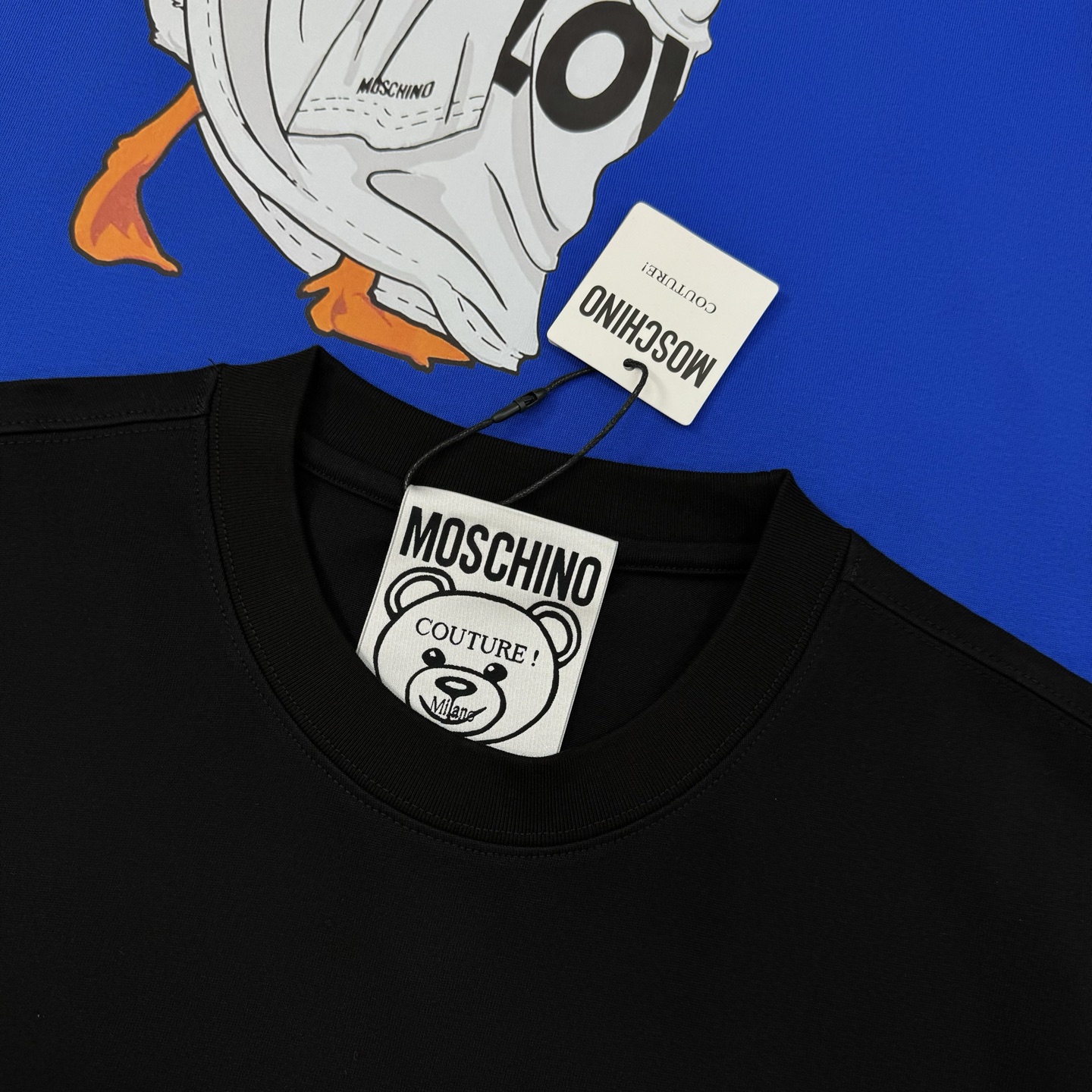 。🌾 MOSCHIN*莫斯奇诺*新品🆕潮牌情侣款T恤.原单推荐！大白鹅品牌潮流.街头风的新纪…整体图形质