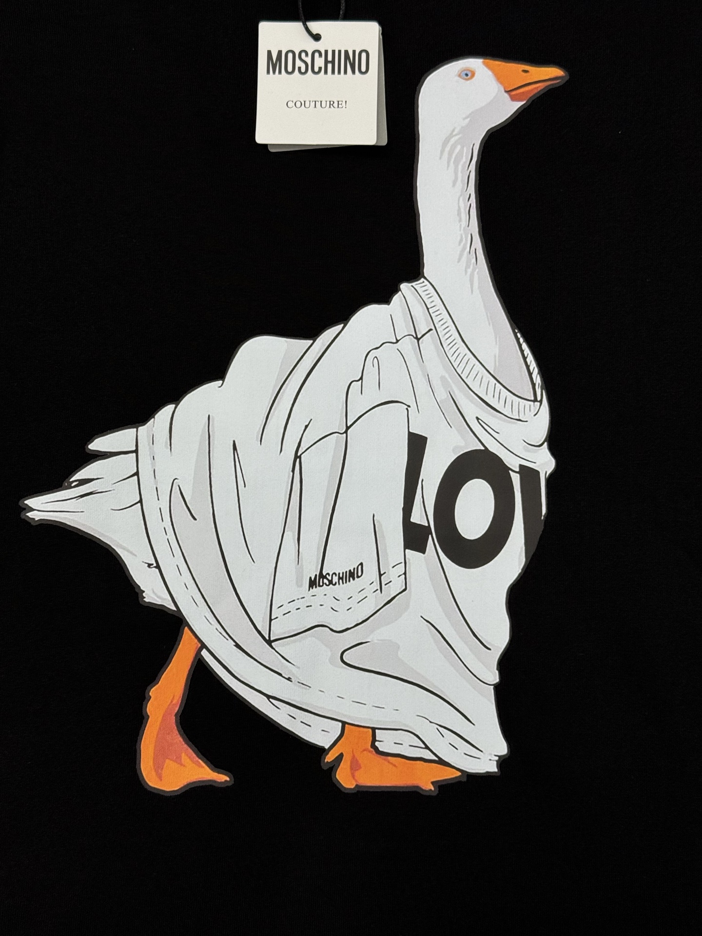 。🌾 MOSCHIN*莫斯奇诺*新品🆕潮牌情侣款T恤.原单推荐！大白鹅品牌潮流.街头风的新纪…整体图形质