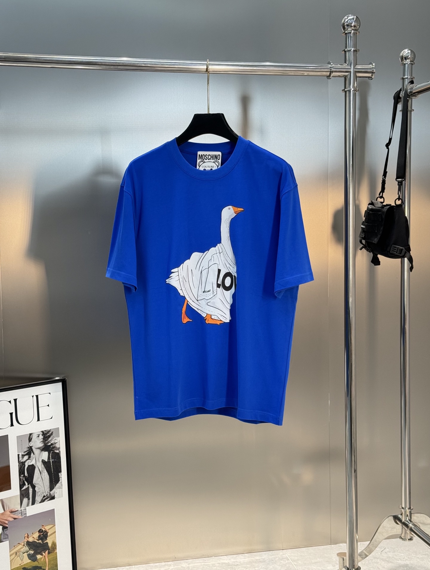 。🌾 MOSCHIN*莫斯奇诺*新品🆕潮牌情侣款T恤.原单推荐！大白鹅品牌潮流.街头风的新纪…整体图形质