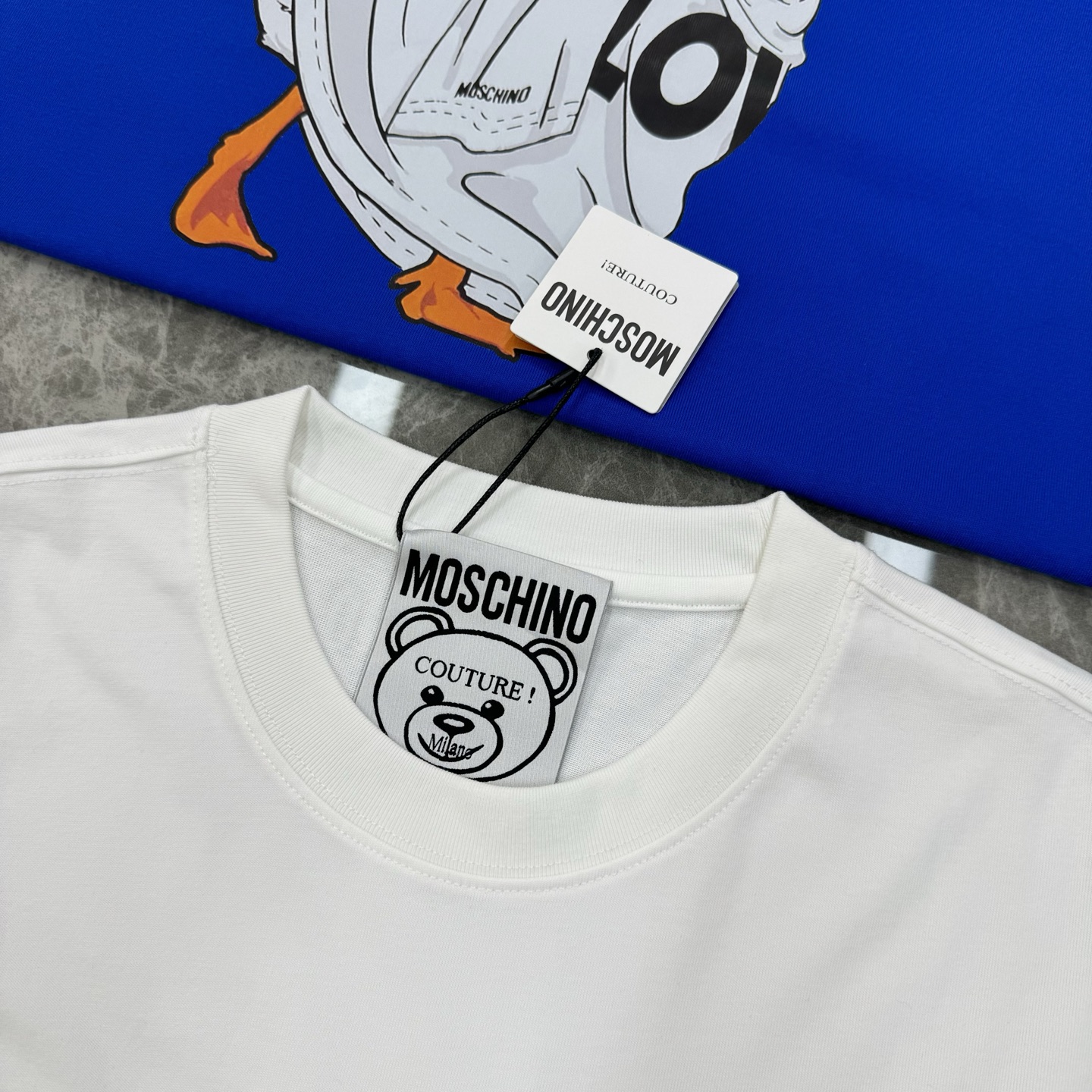 。🌾 MOSCHIN*莫斯奇诺*新品🆕潮牌情侣款T恤.原单推荐！大白鹅品牌潮流.街头风的新纪…整体图形质