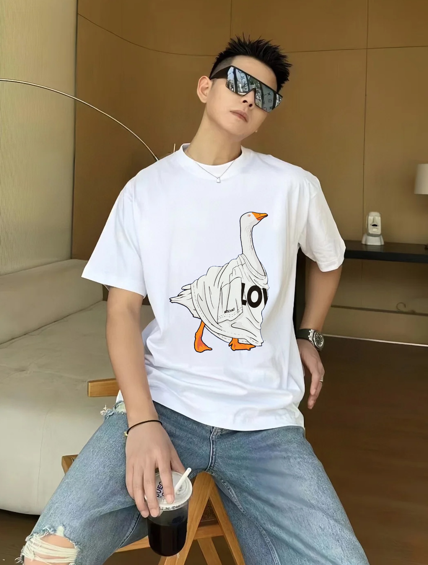 。🌾 MOSCHIN*莫斯奇诺*新品🆕潮牌情侣款T恤.原单推荐！大白鹅品牌潮流.街头风的新纪…整体图形质