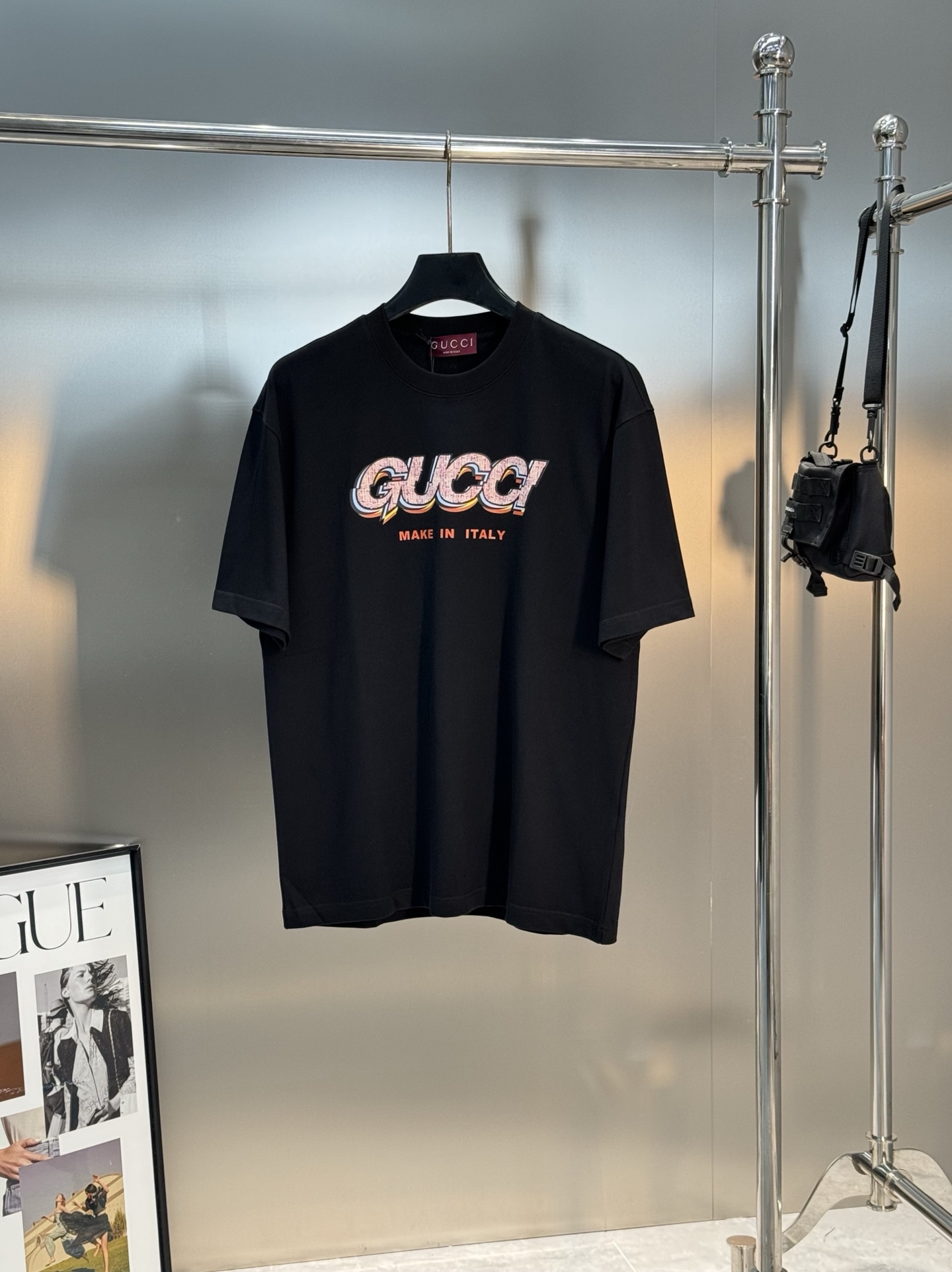 。🌾 GUCC*潮牌新款圆领T恤.男女同款❤️潮人必备！胸前定制品牌图形烫画工艺.双层工艺色彩层次分明.