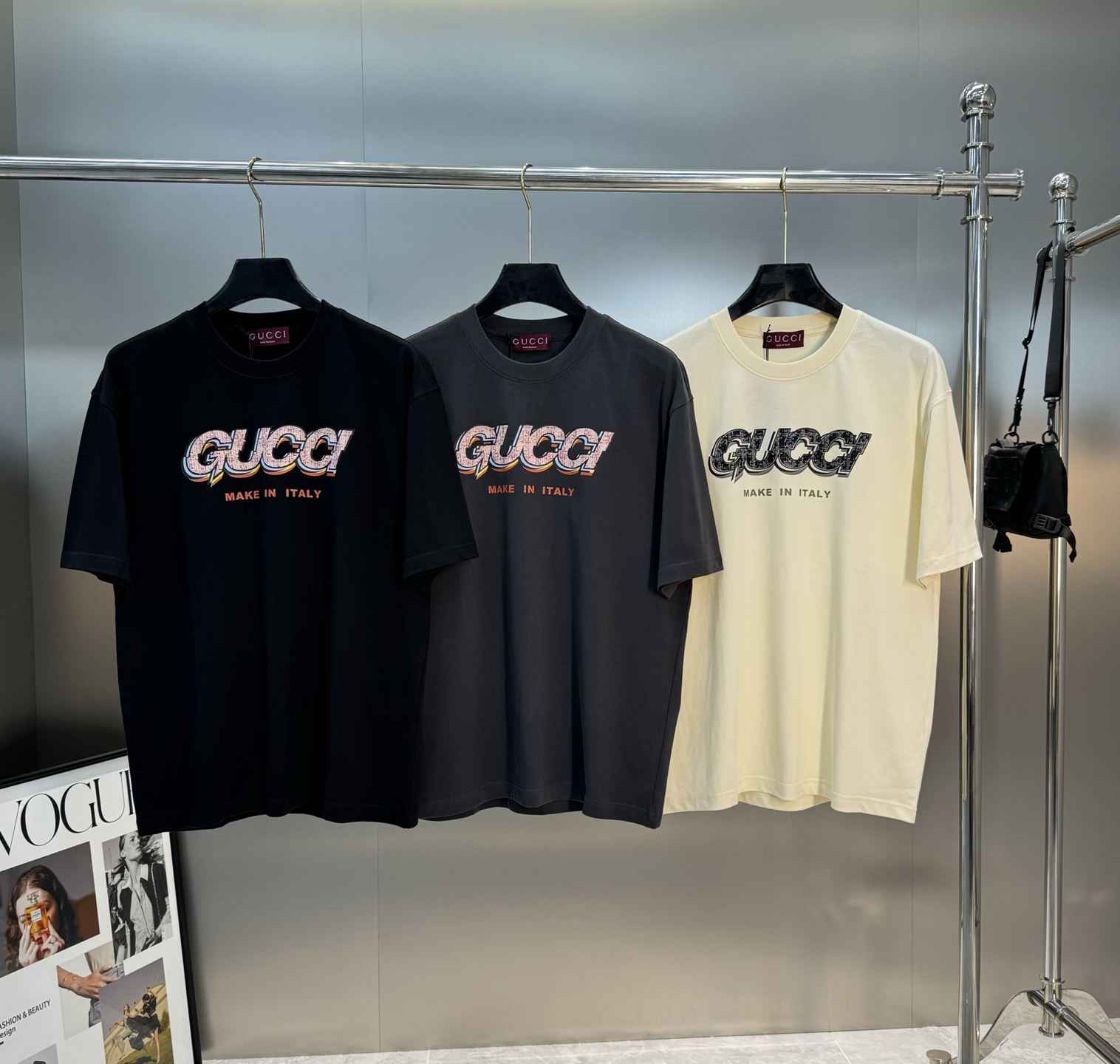 。🌾 GUCC*潮牌新款圆领T恤.男女同款❤️潮人必备！胸前定制品牌图形烫画工艺.双层工艺色彩层次分明.