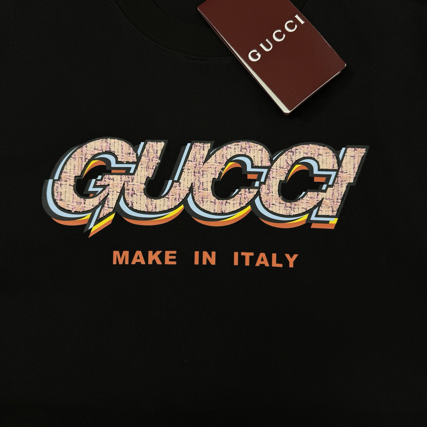 。🌾 GUCC*潮牌新款圆领T恤.男女同款❤️潮人必备！胸前定制品牌图形烫画工艺.双层工艺色彩层次分明.