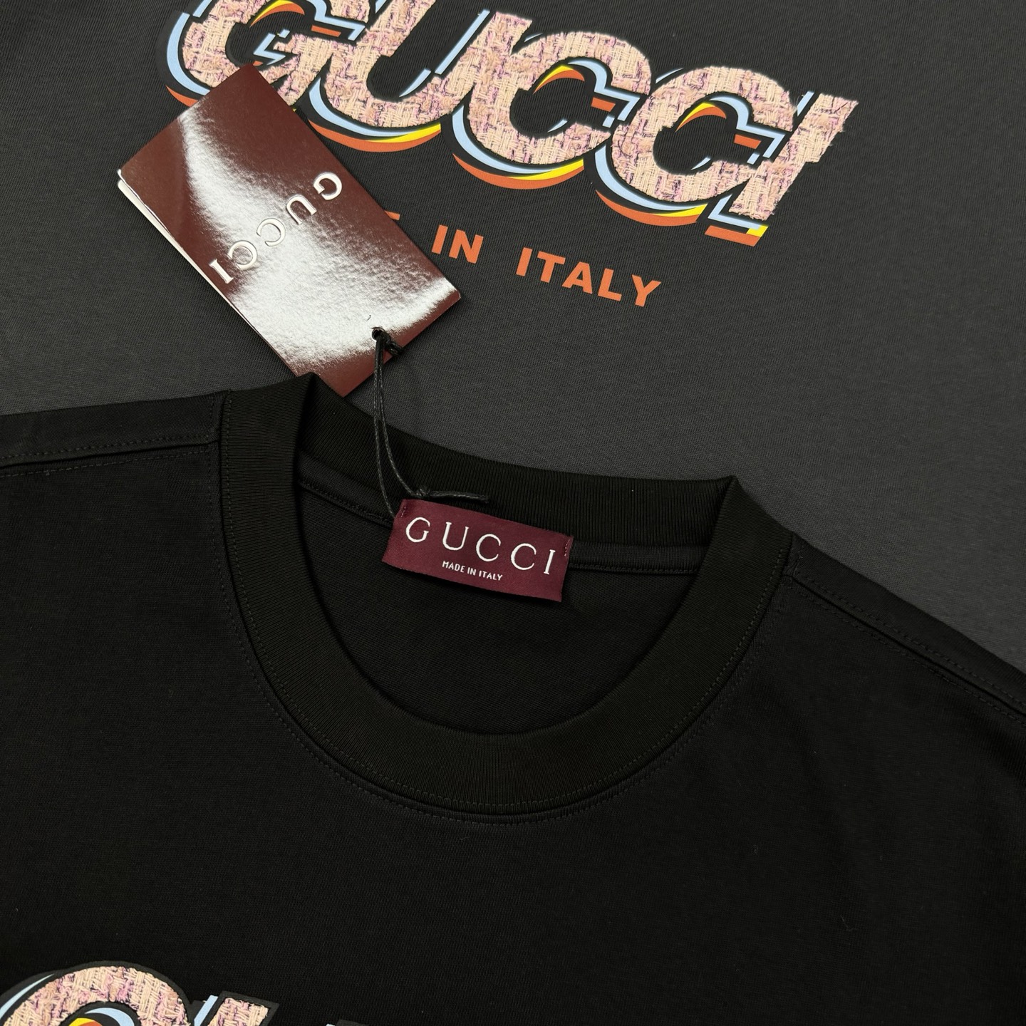 。🌾 GUCC*潮牌新款圆领T恤.男女同款❤️潮人必备！胸前定制品牌图形烫画工艺.双层工艺色彩层次分明.