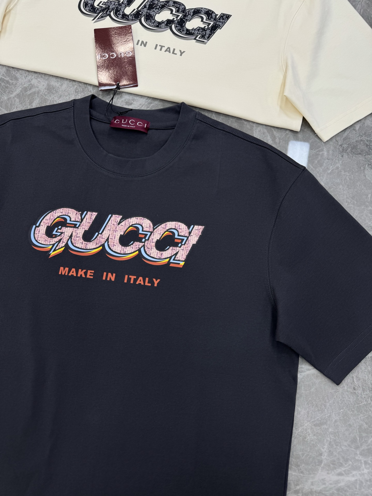 。🌾 GUCC*潮牌新款圆领T恤.男女同款❤️潮人必备！胸前定制品牌图形烫画工艺.双层工艺色彩层次分明.