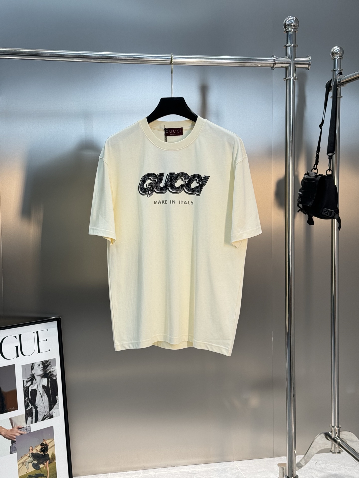 。🌾 GUCC*潮牌新款圆领T恤.男女同款❤️潮人必备！胸前定制品牌图形烫画工艺.双层工艺色彩层次分明.