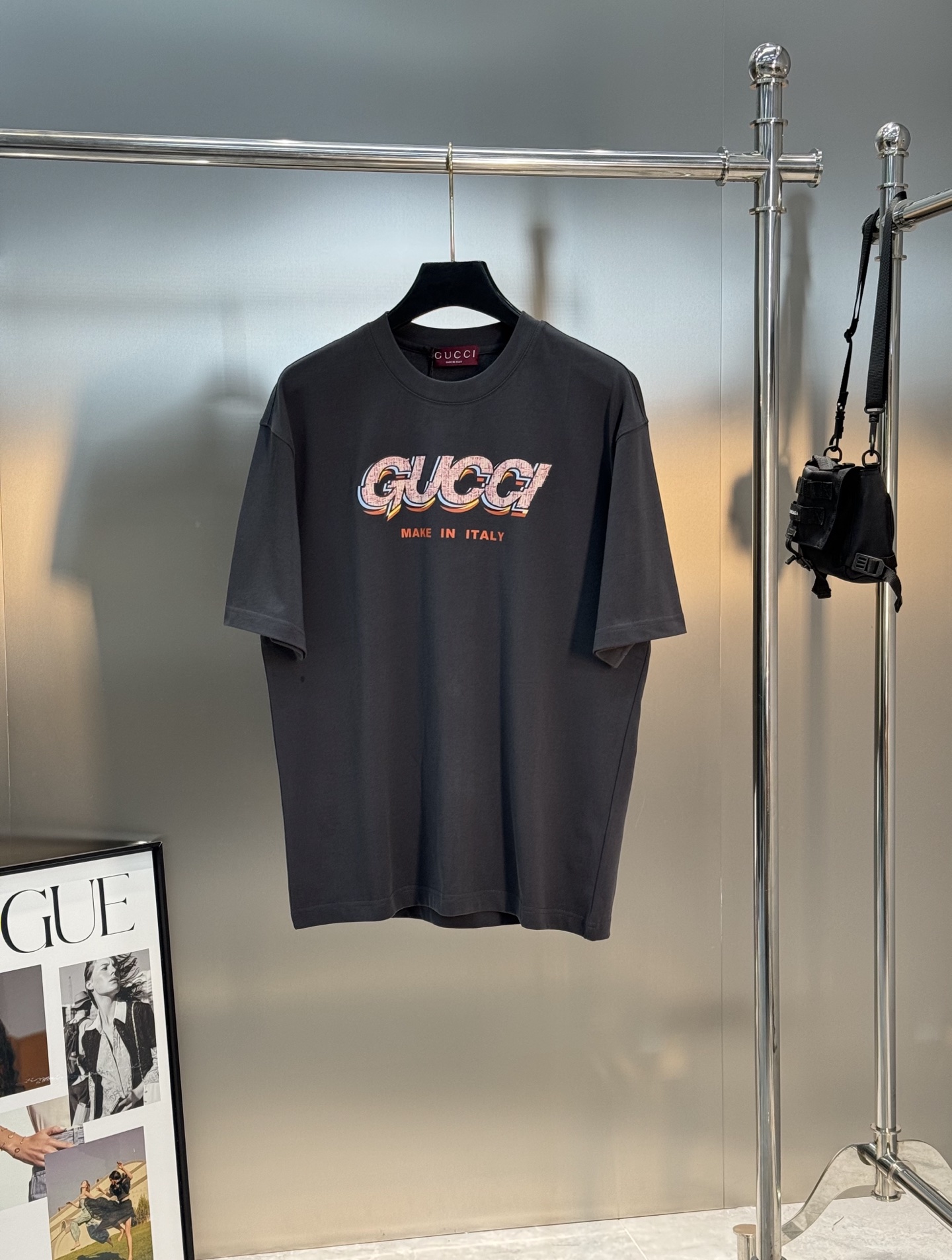 。🌾 GUCC*潮牌新款圆领T恤.男女同款❤️潮人必备！胸前定制品牌图形烫画工艺.双层工艺色彩层次分明.