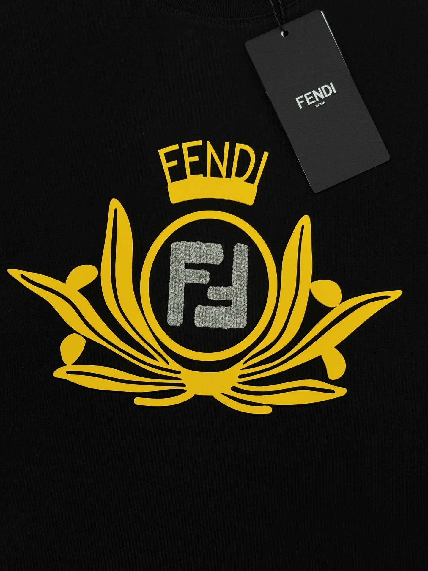 FENDI芬迪新款FD家族FF男女同款短袖T恤，男女同款百搭…标志性FD黄LOGO值得自留和送人的高端货