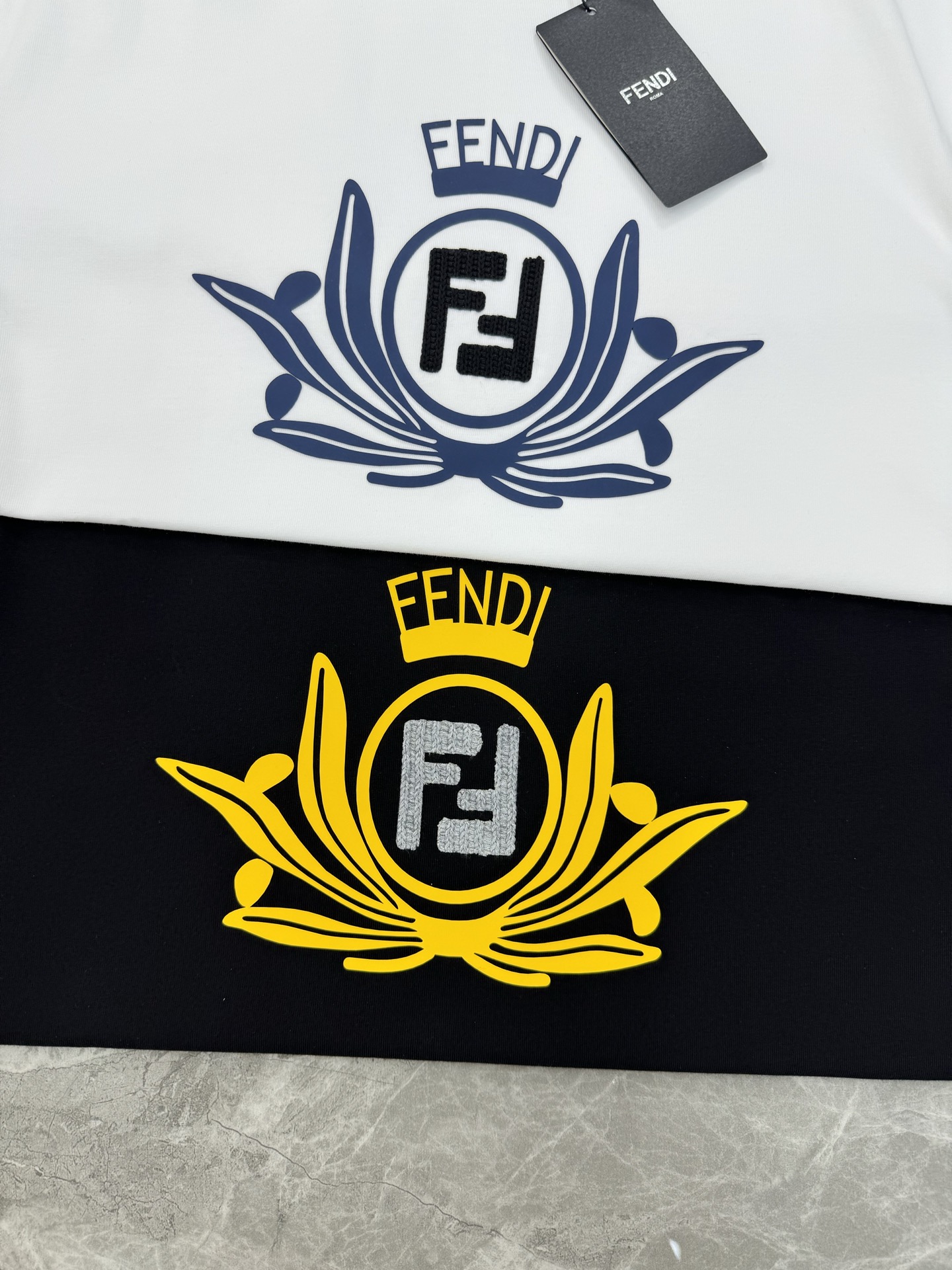 FENDI芬迪新款FD家族FF男女同款短袖T恤，男女同款百搭…标志性FD黄LOGO值得自留和送人的高端货