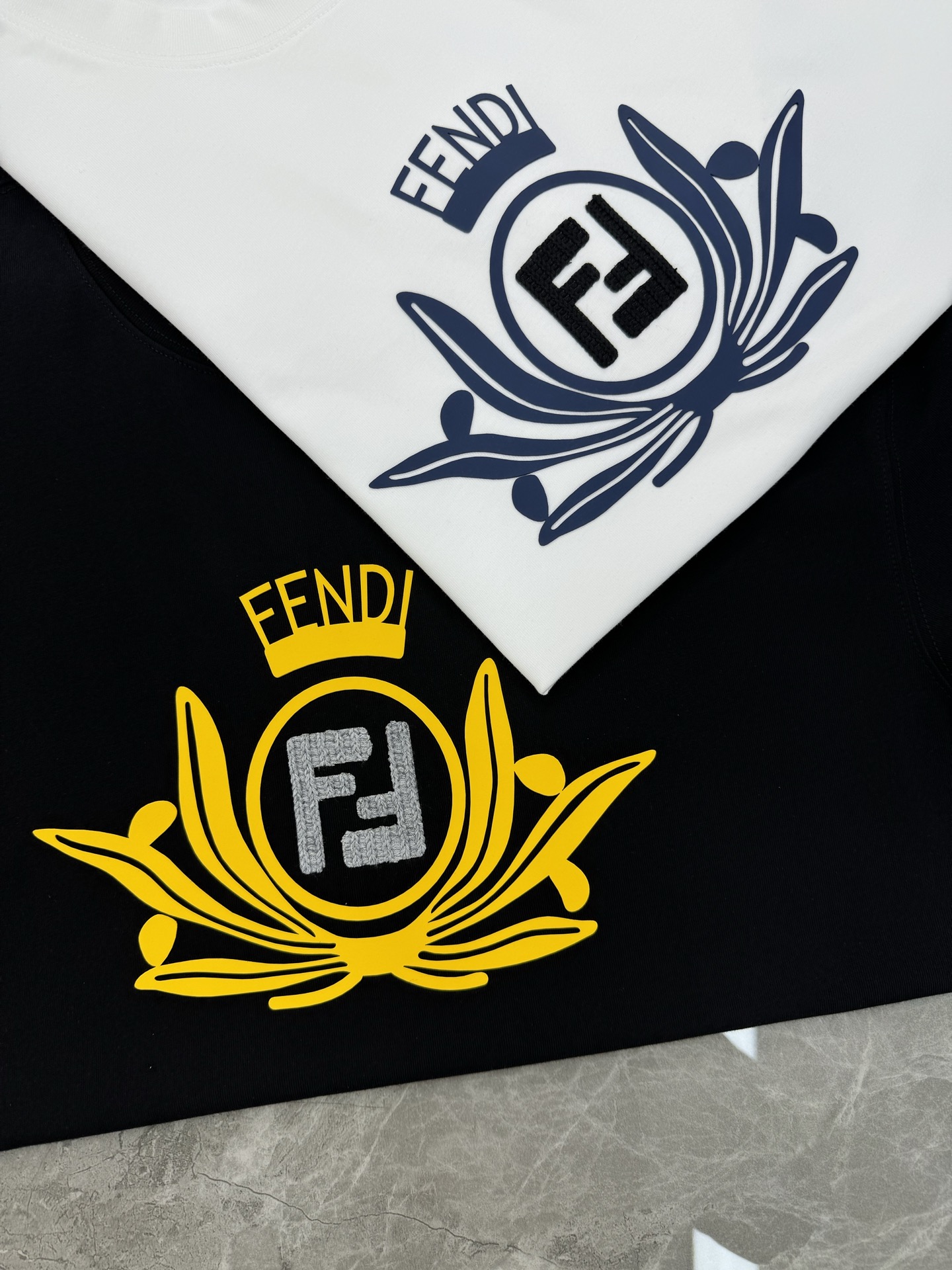 FENDI芬迪新款FD家族FF男女同款短袖T恤，男女同款百搭…标志性FD黄LOGO值得自留和送人的高端货