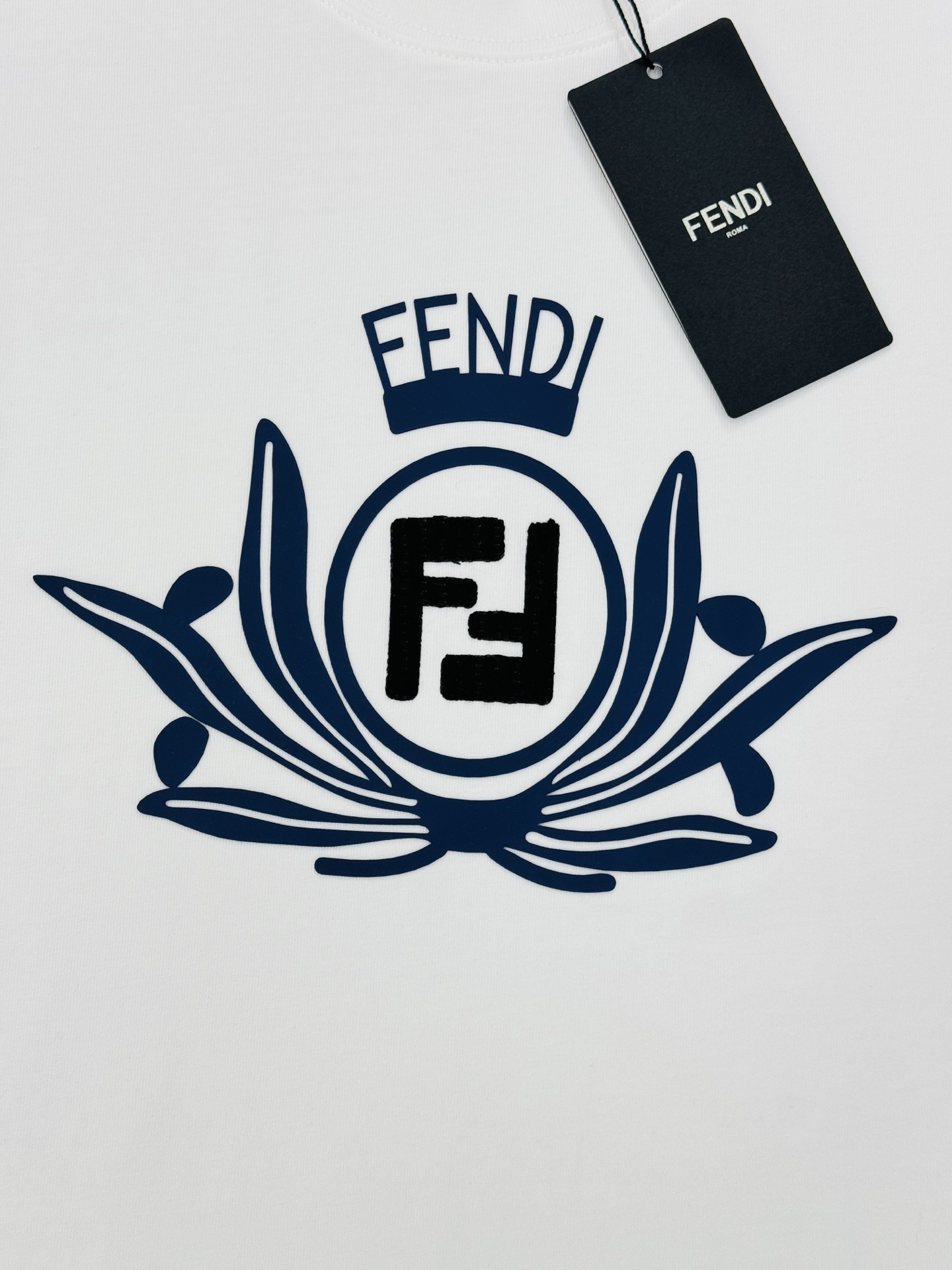 FENDI芬迪新款FD家族FF男女同款短袖T恤，男女同款百搭…标志性FD黄LOGO值得自留和送人的高端货