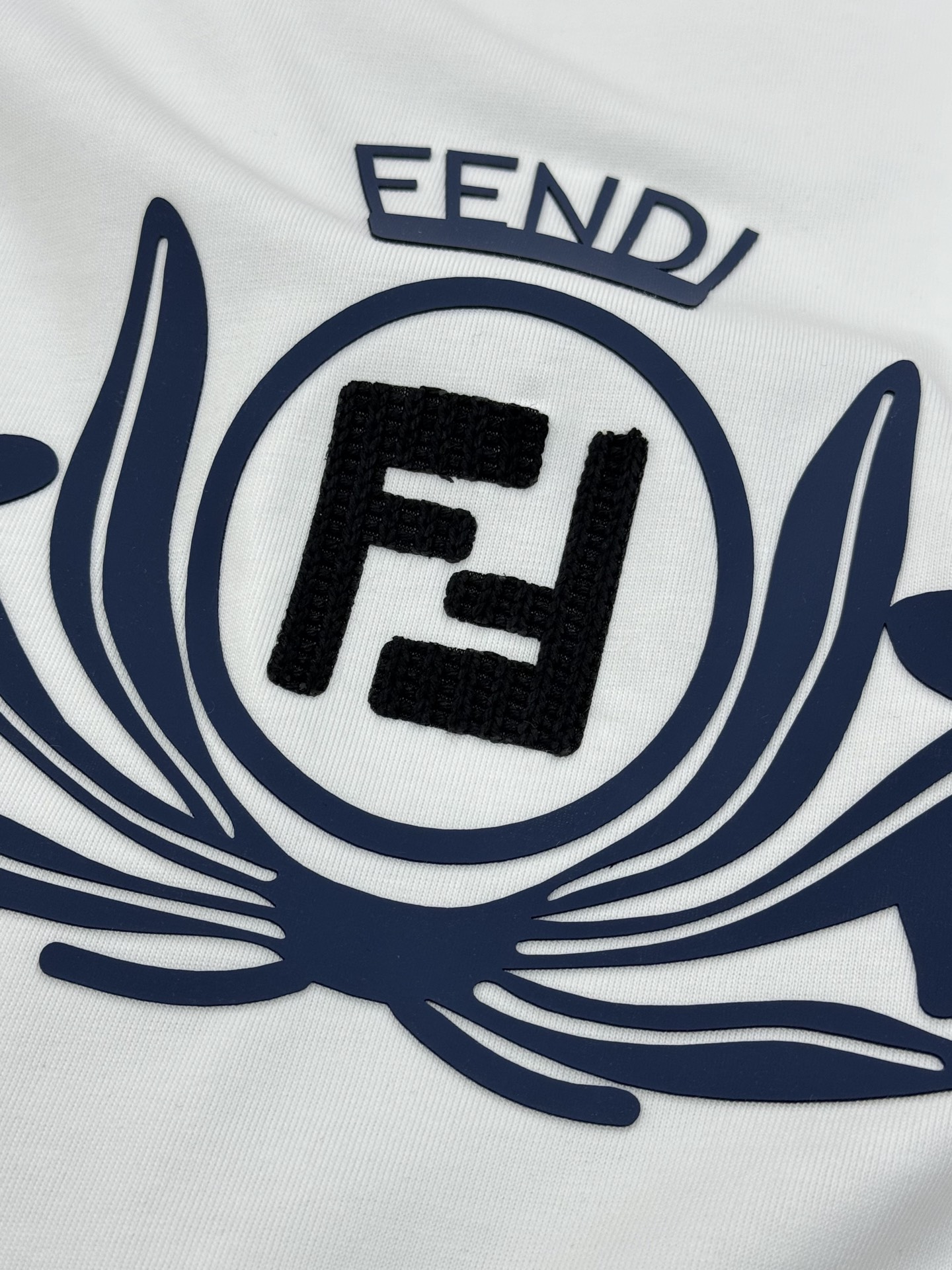 FENDI芬迪新款FD家族FF男女同款短袖T恤，男女同款百搭…标志性FD黄LOGO值得自留和送人的高端货