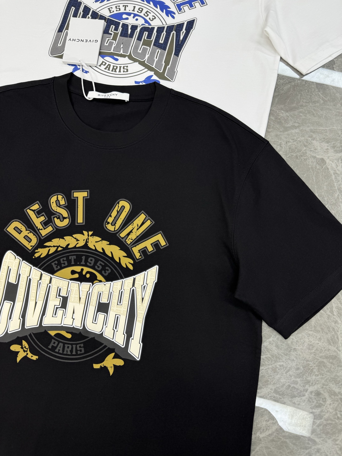 Givenchy Best One印花T恤❤️男女同款！纪梵希Best One系列印花T恤，纯色底色搭配