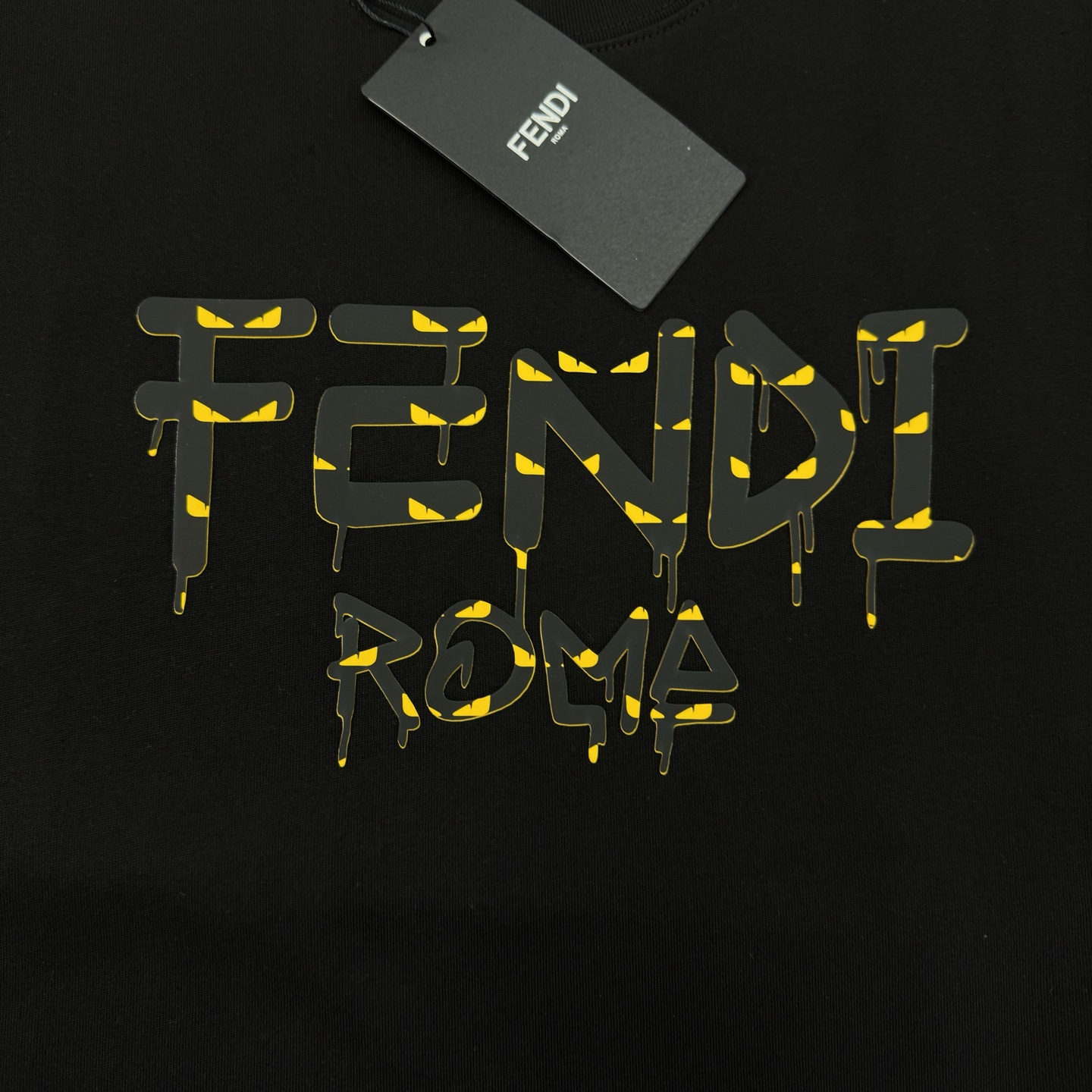 Fendi 芬迪新款潮牌T恤.男女同款❤️滴滴漆印花效果.高温立体烫画工艺.胸前黄色FF字母融合罗马字样