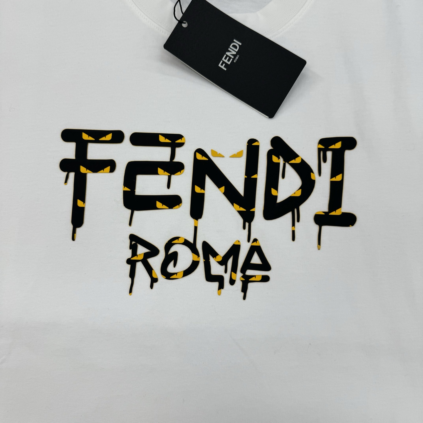 Fendi 芬迪新款潮牌T恤.男女同款❤️滴滴漆印花效果.高温立体烫画工艺.胸前黄色FF字母融合罗马字样