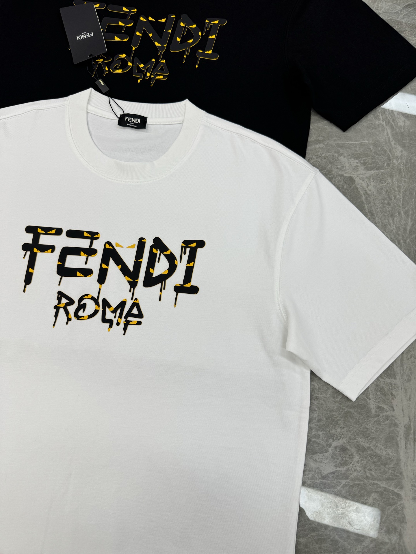 Fendi 芬迪新款潮牌T恤.男女同款❤️滴滴漆印花效果.高温立体烫画工艺.胸前黄色FF字母融合罗马字样